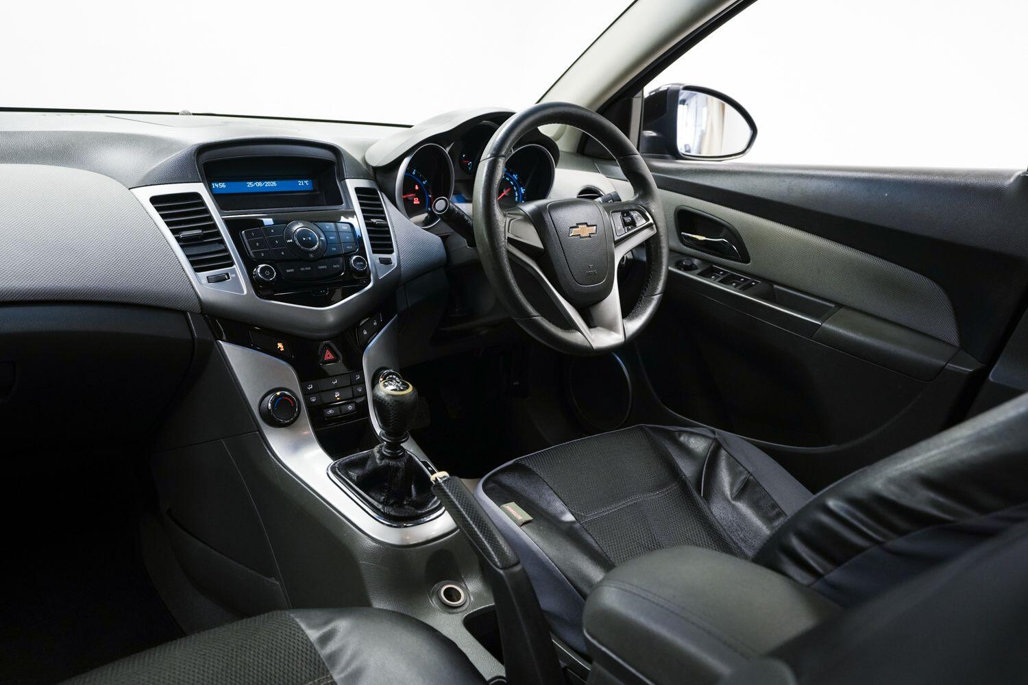 Chevrolet Cruze view 20