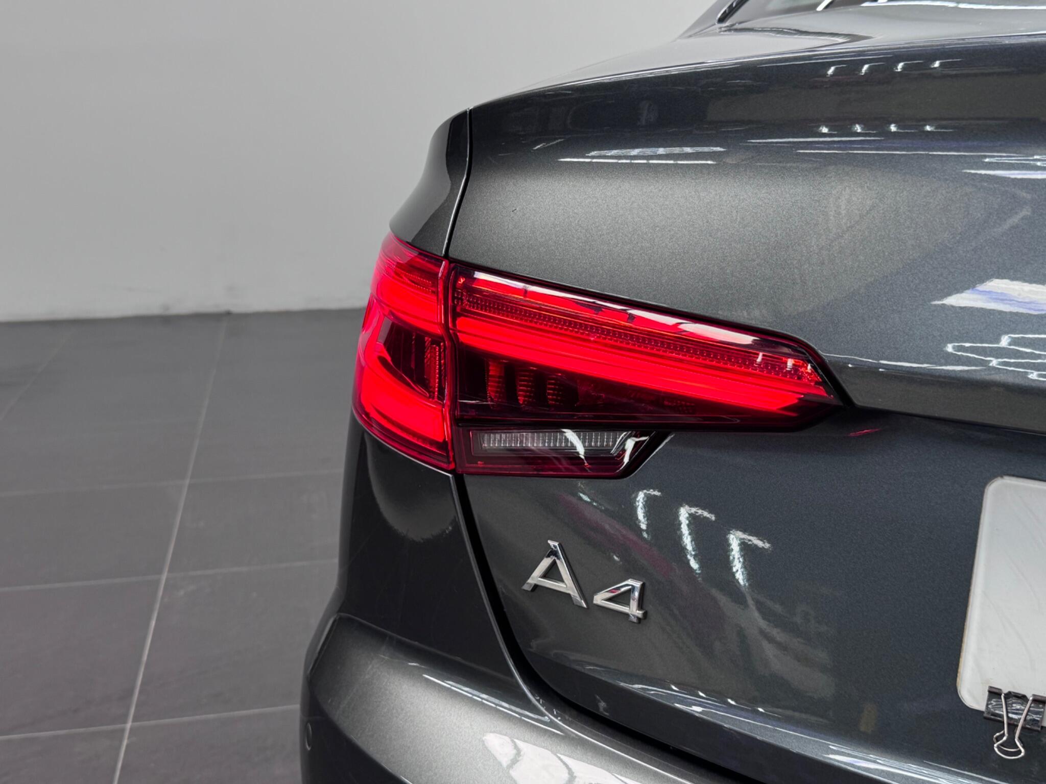 Audi A4 view 14