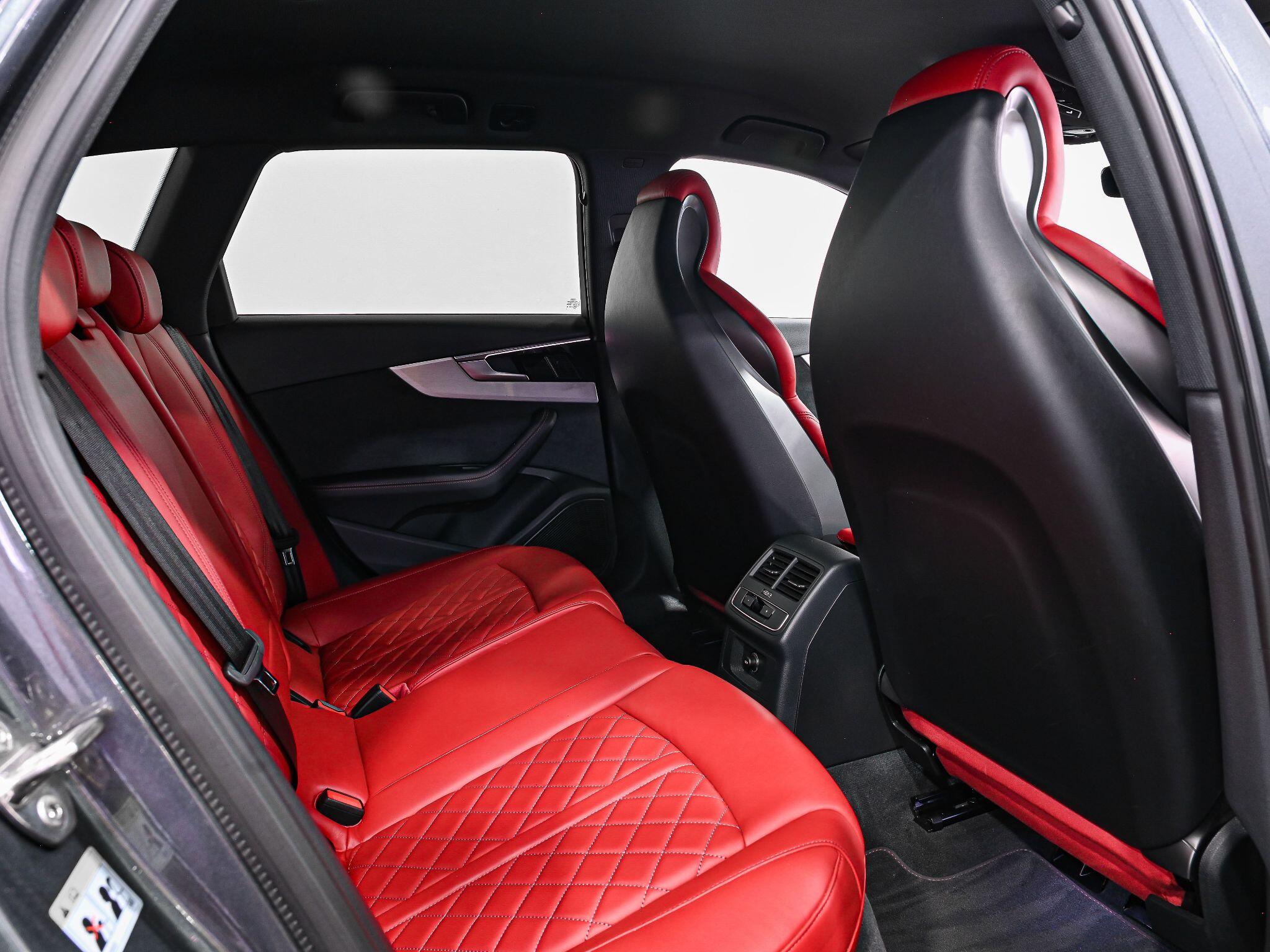 Audi S4 view 36