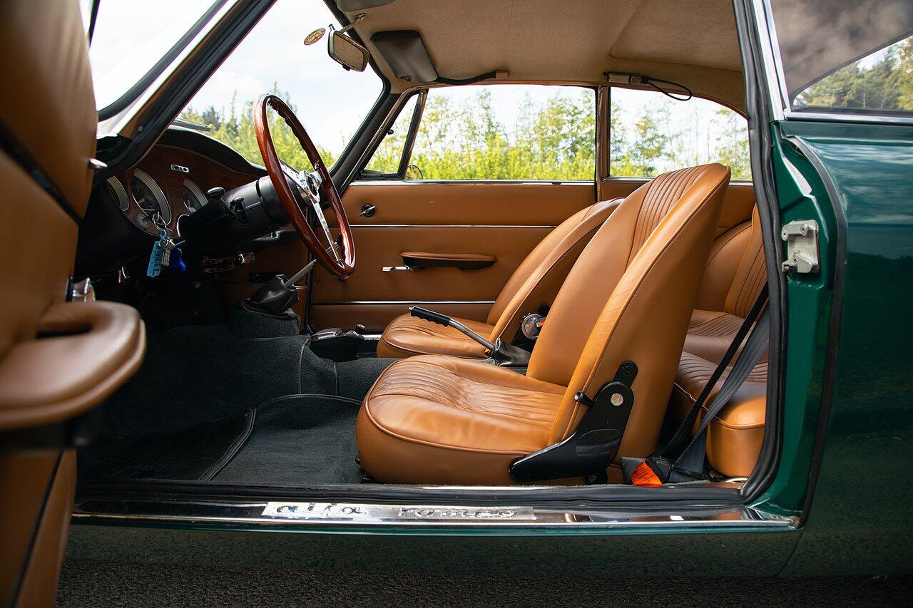 Alfa Romeo Giulia view 13