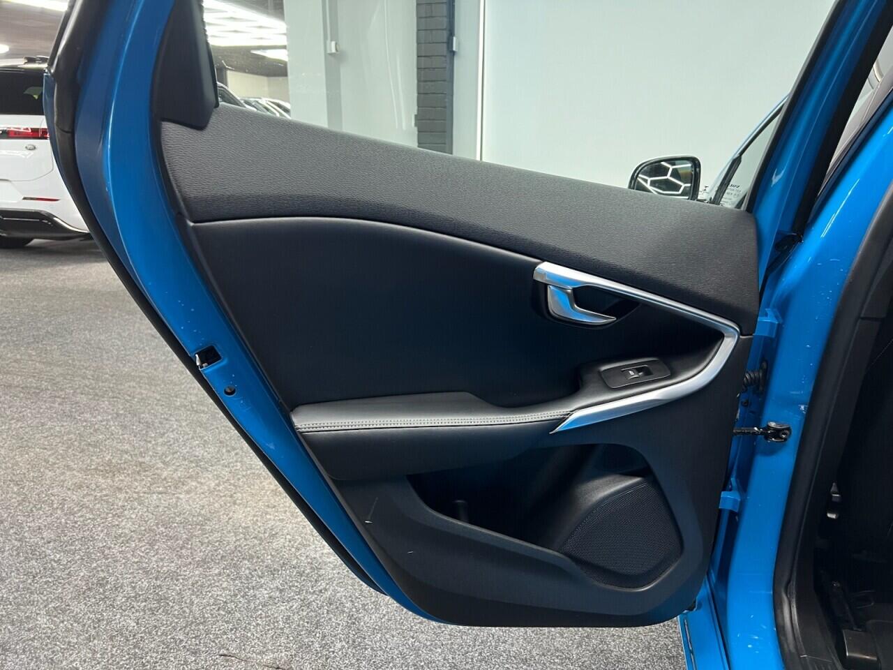Volvo V40 view 43