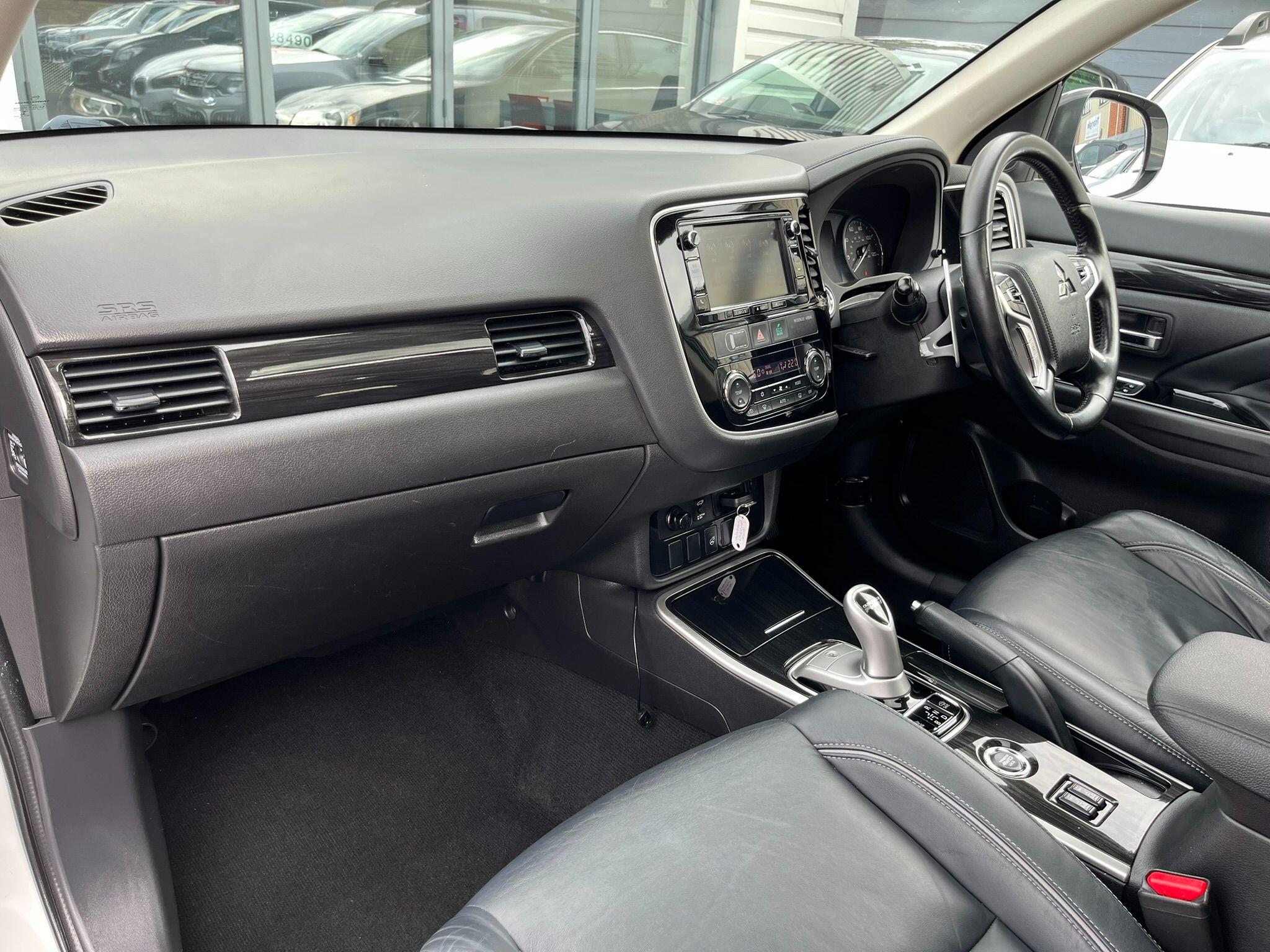 Mitsubishi Outlander view 29
