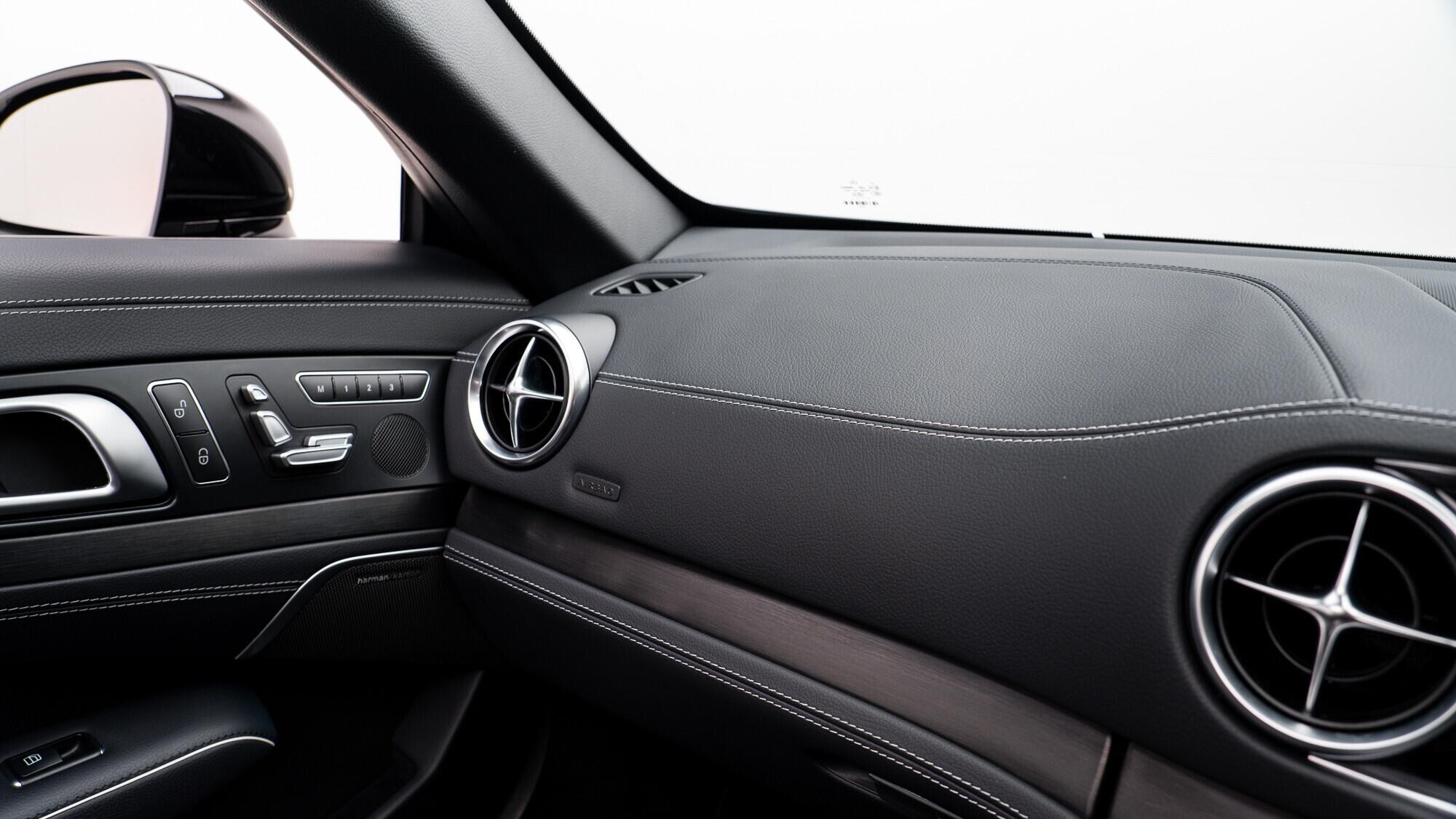 Mercedes-Benz SL view 44