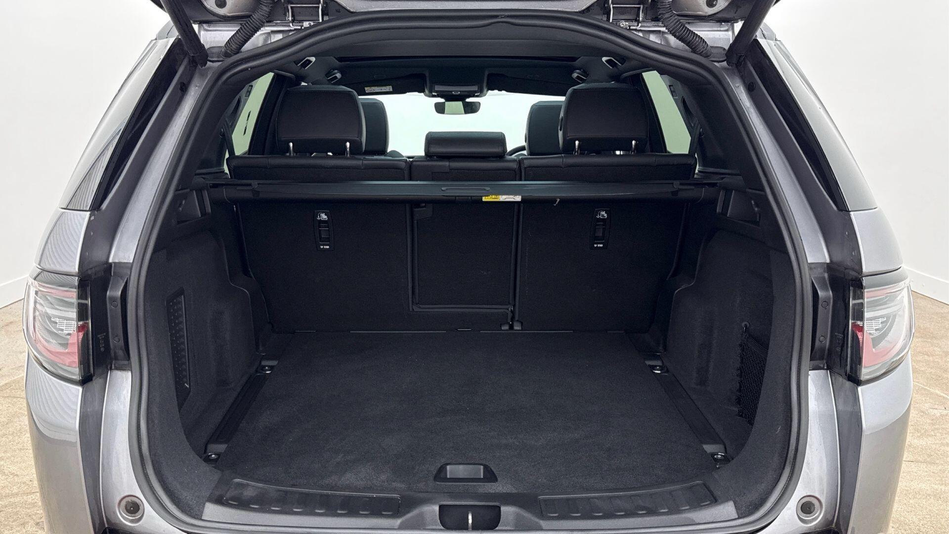 Land Rover Discovery Sport view 10