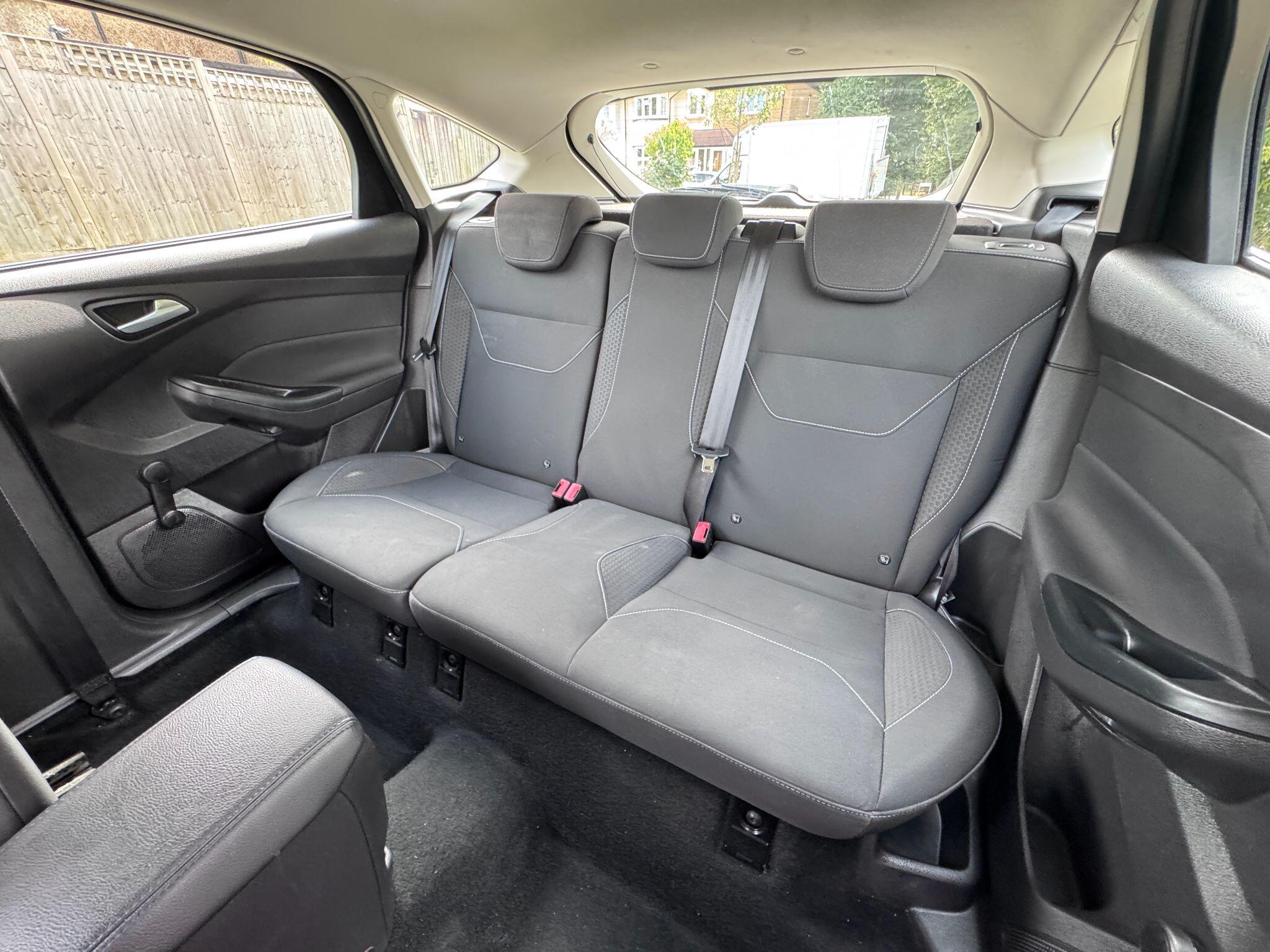2016 Ford Focus image 23