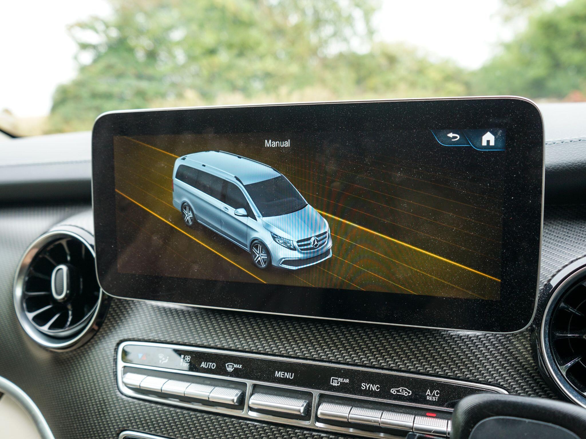 Mercedes-Benz V Class view 27