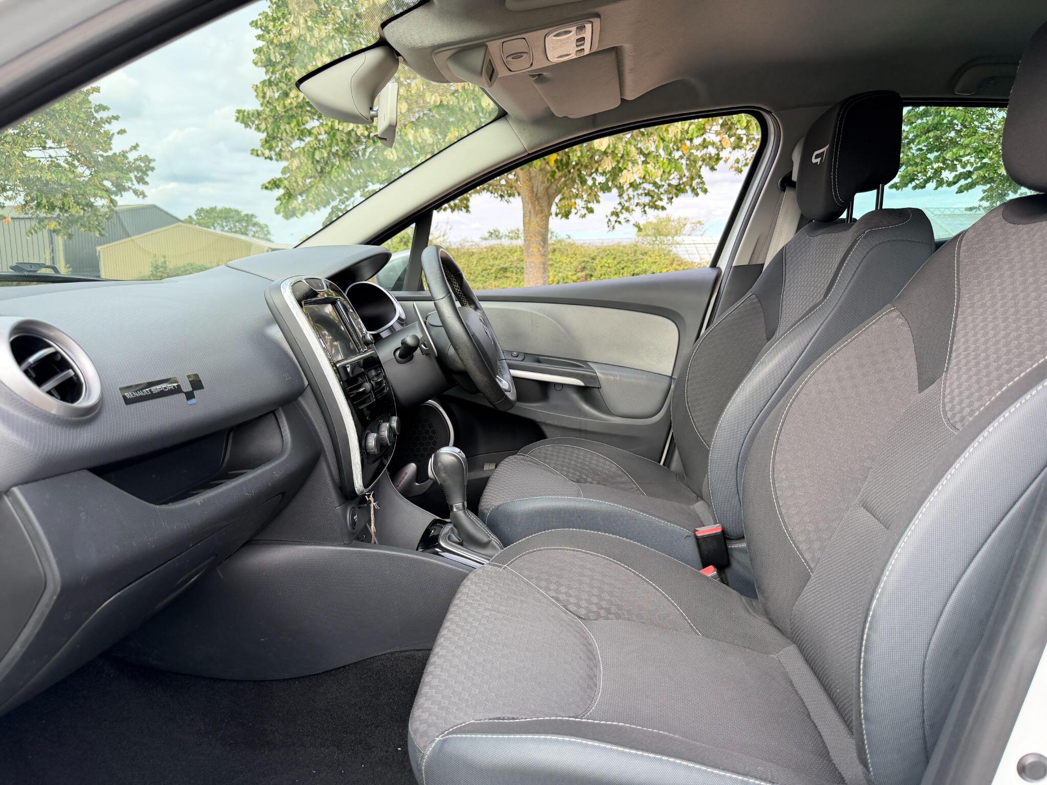 Renault Clio view 26