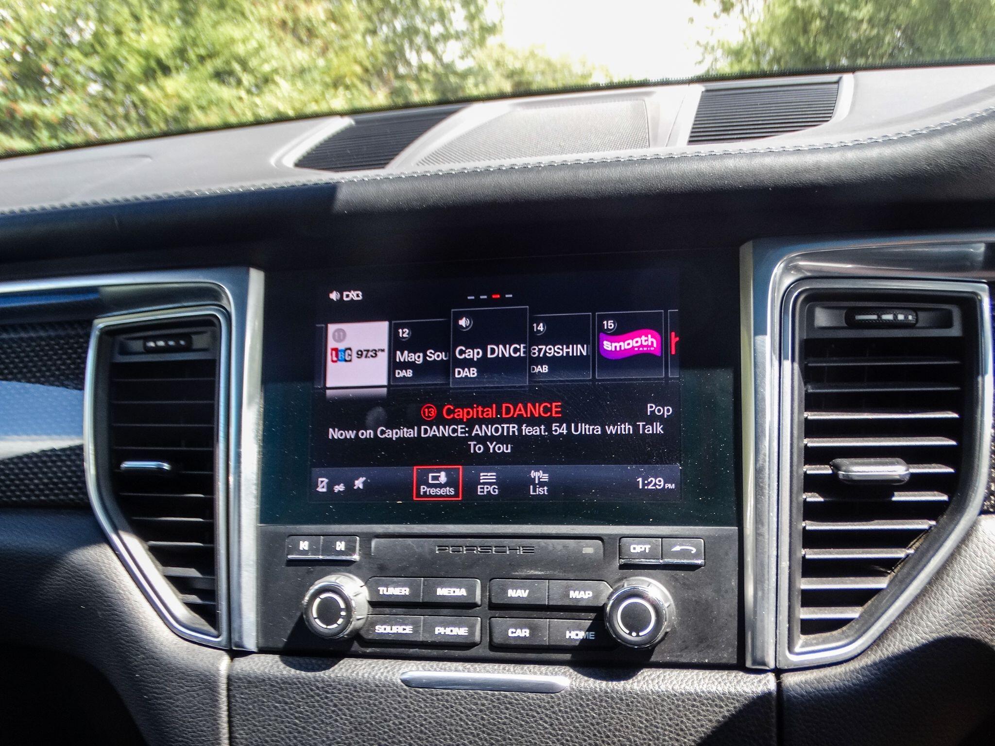 Porsche Macan view 22