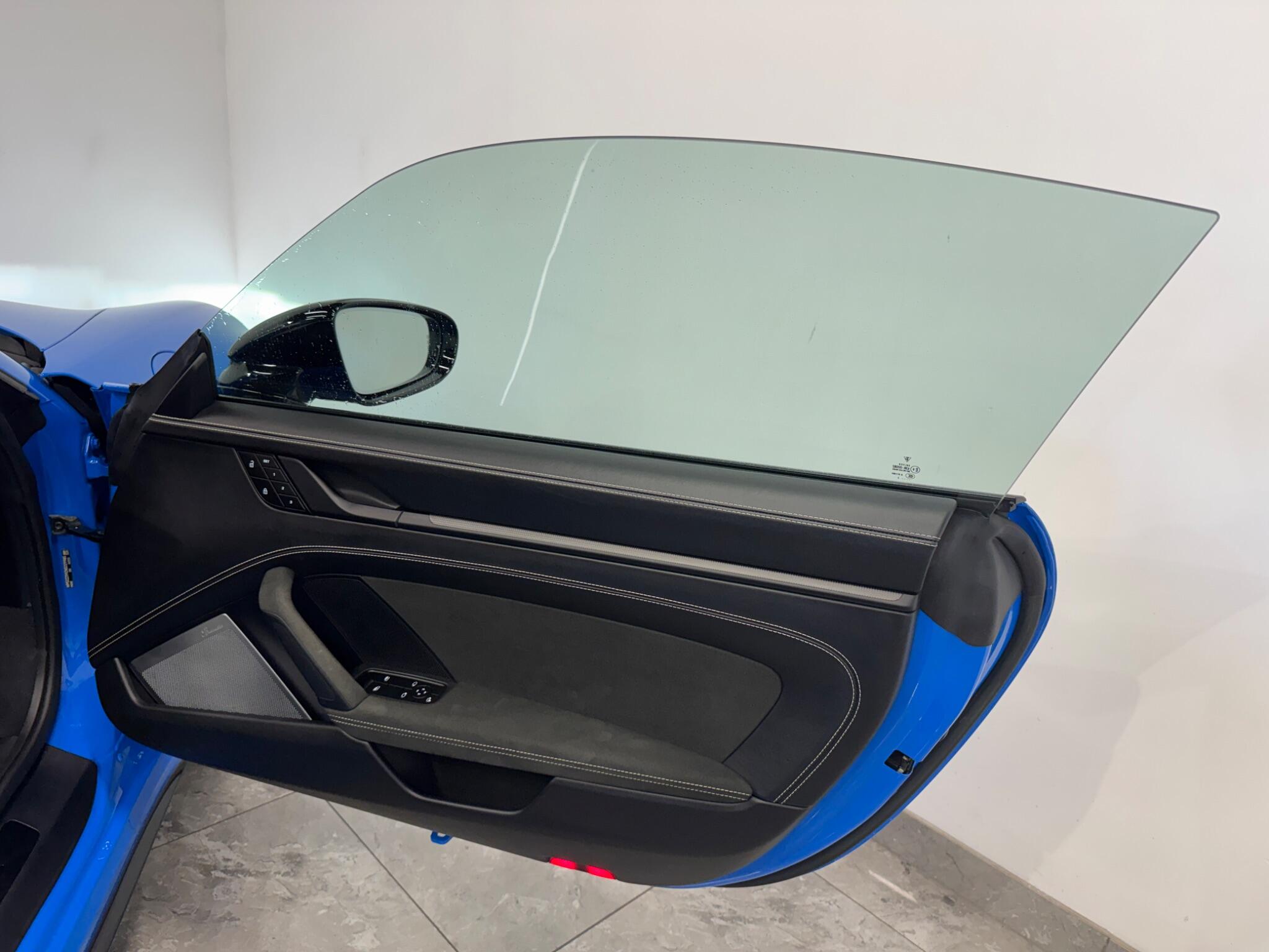Porsche 911 view 16