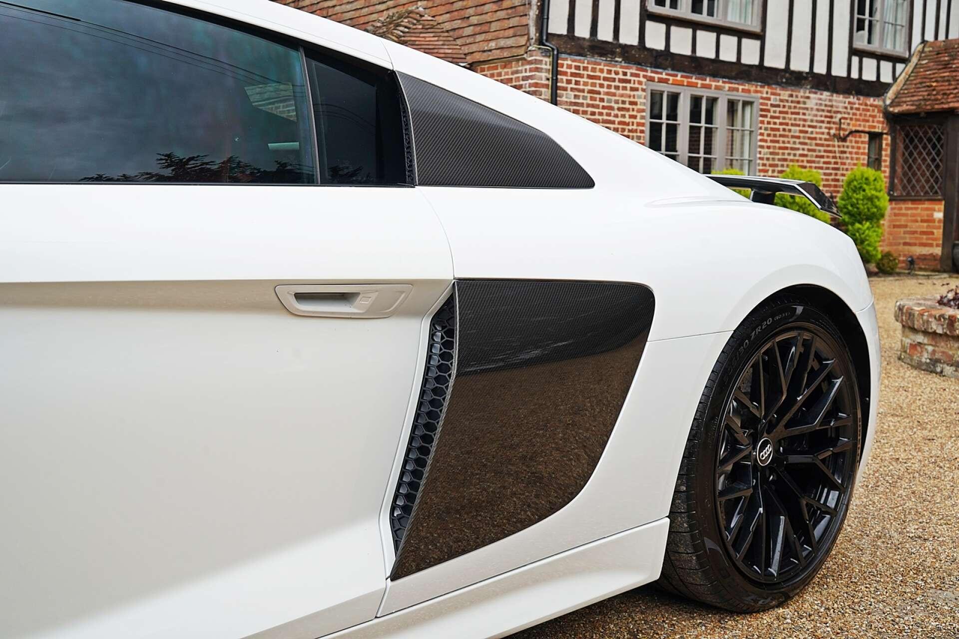 Audi R8 view 15