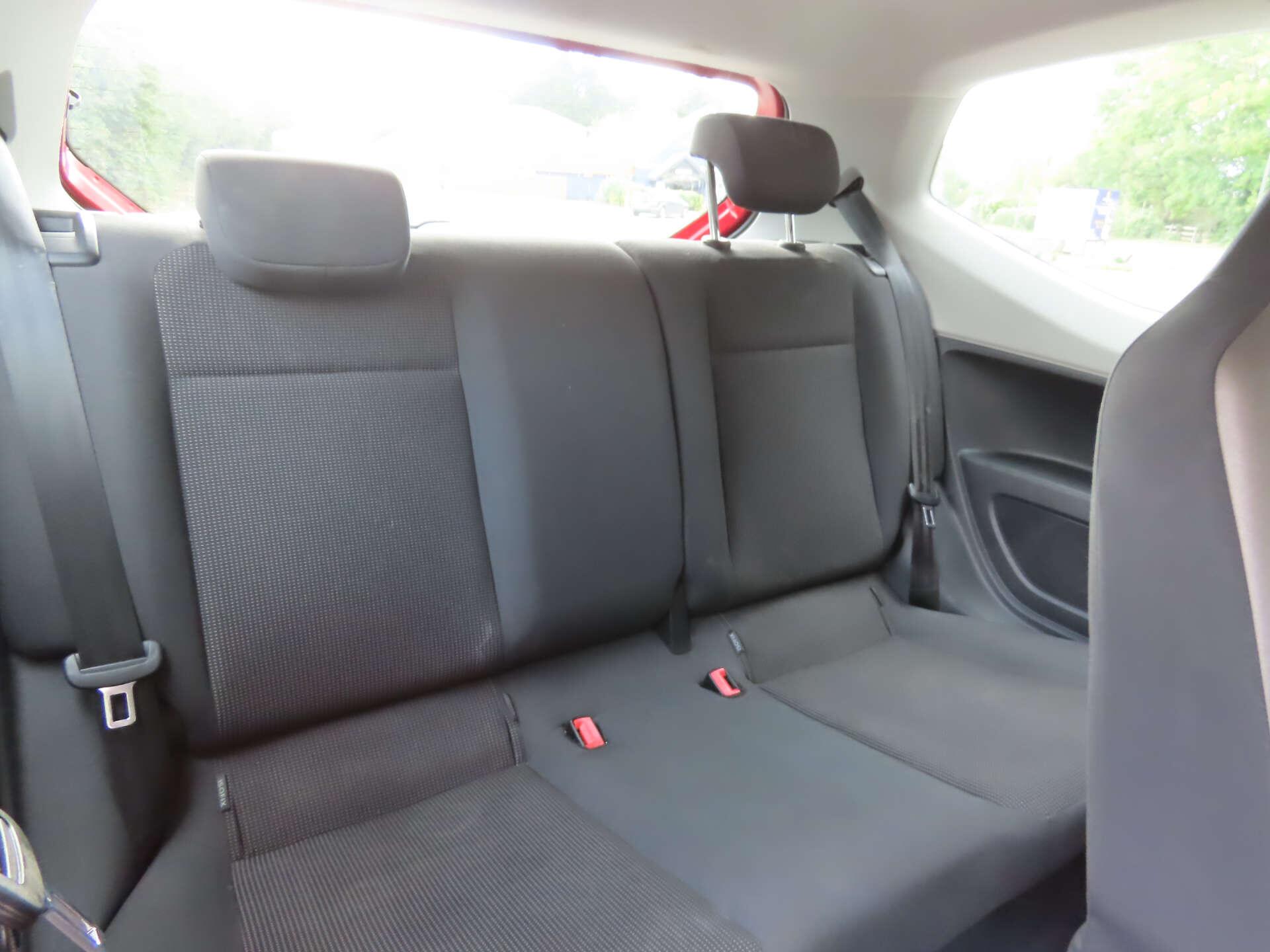 Volkswagen up! view 9