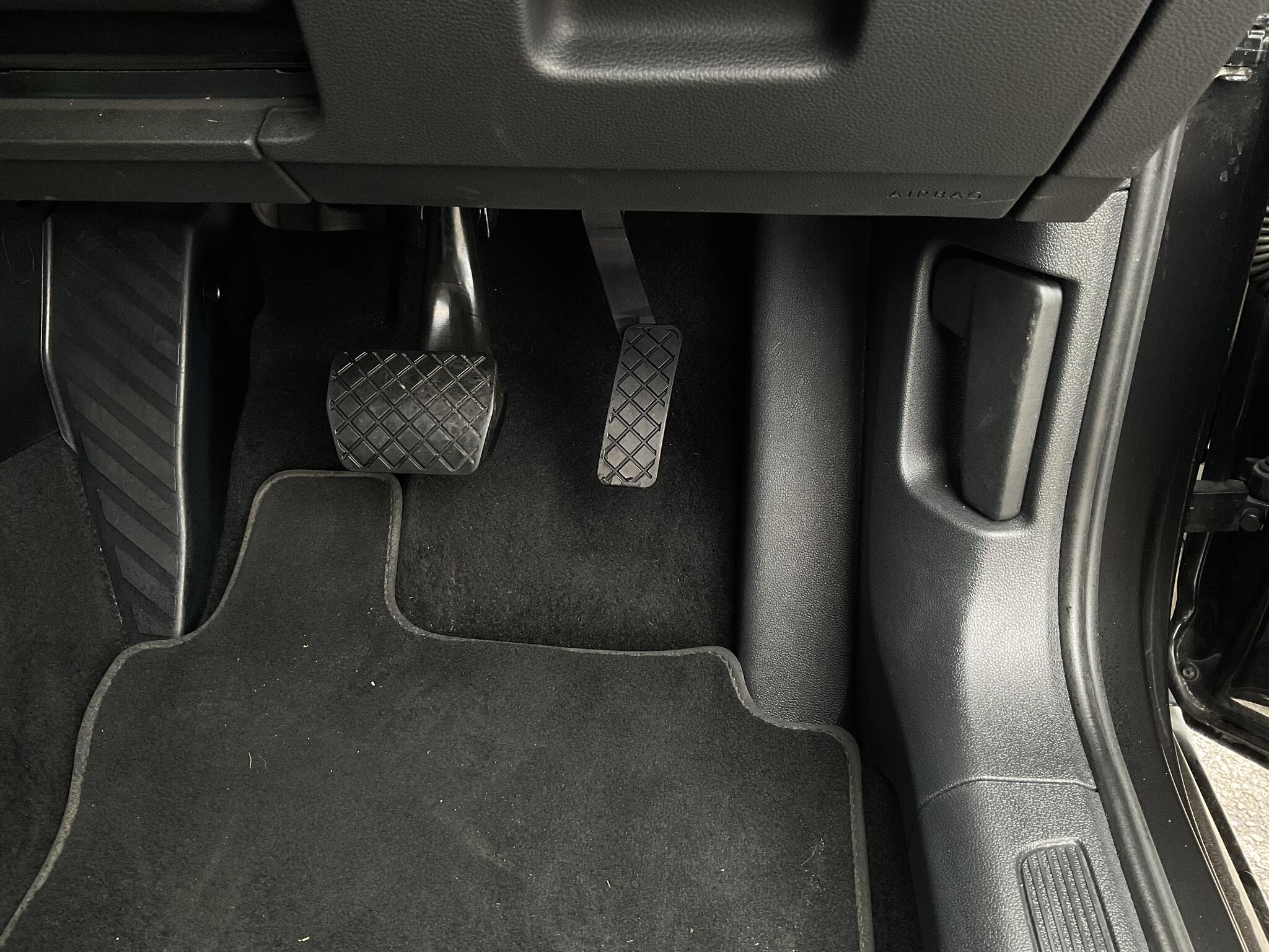 Volkswagen Passat view 10