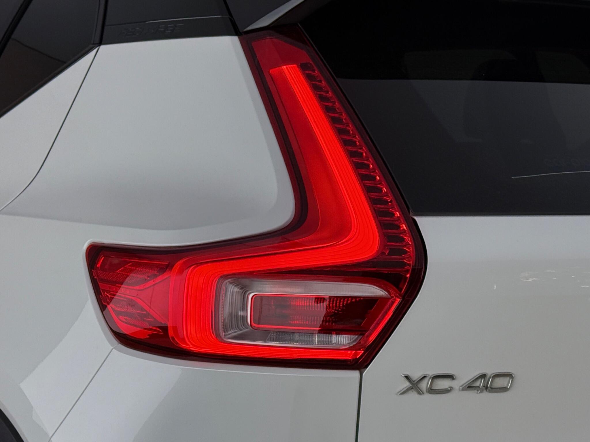 Volvo XC40 view 11