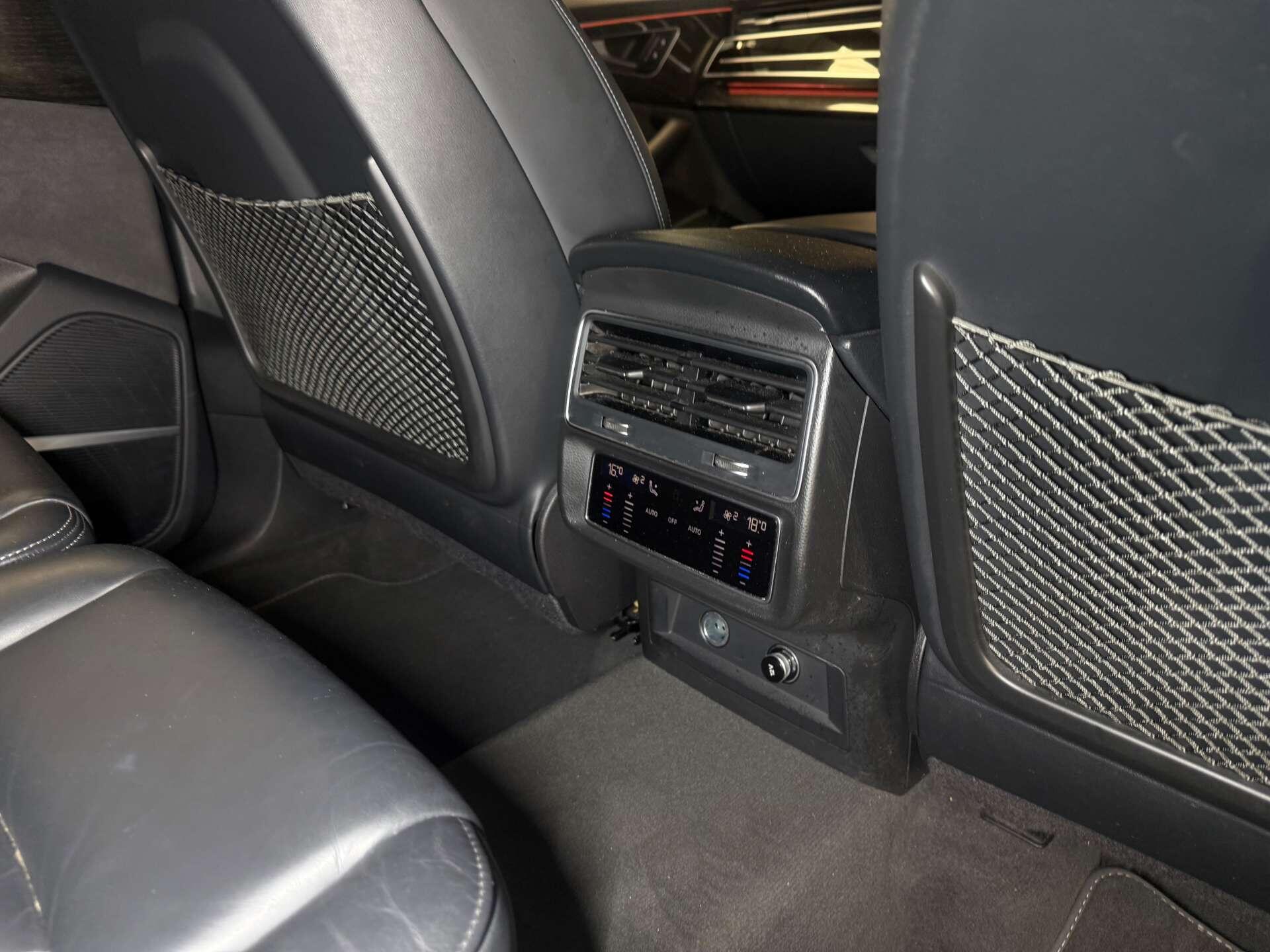 Audi Q7 view 17