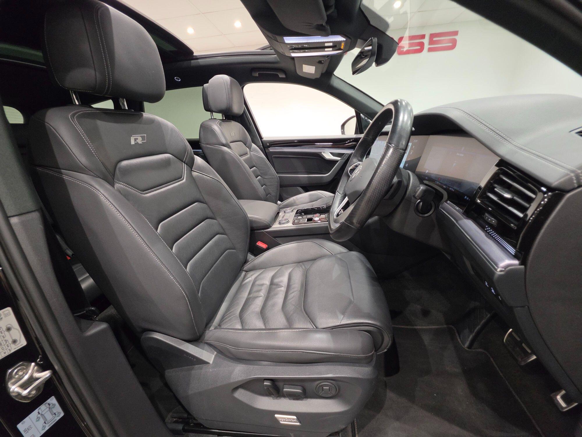 Volkswagen Touareg view 21