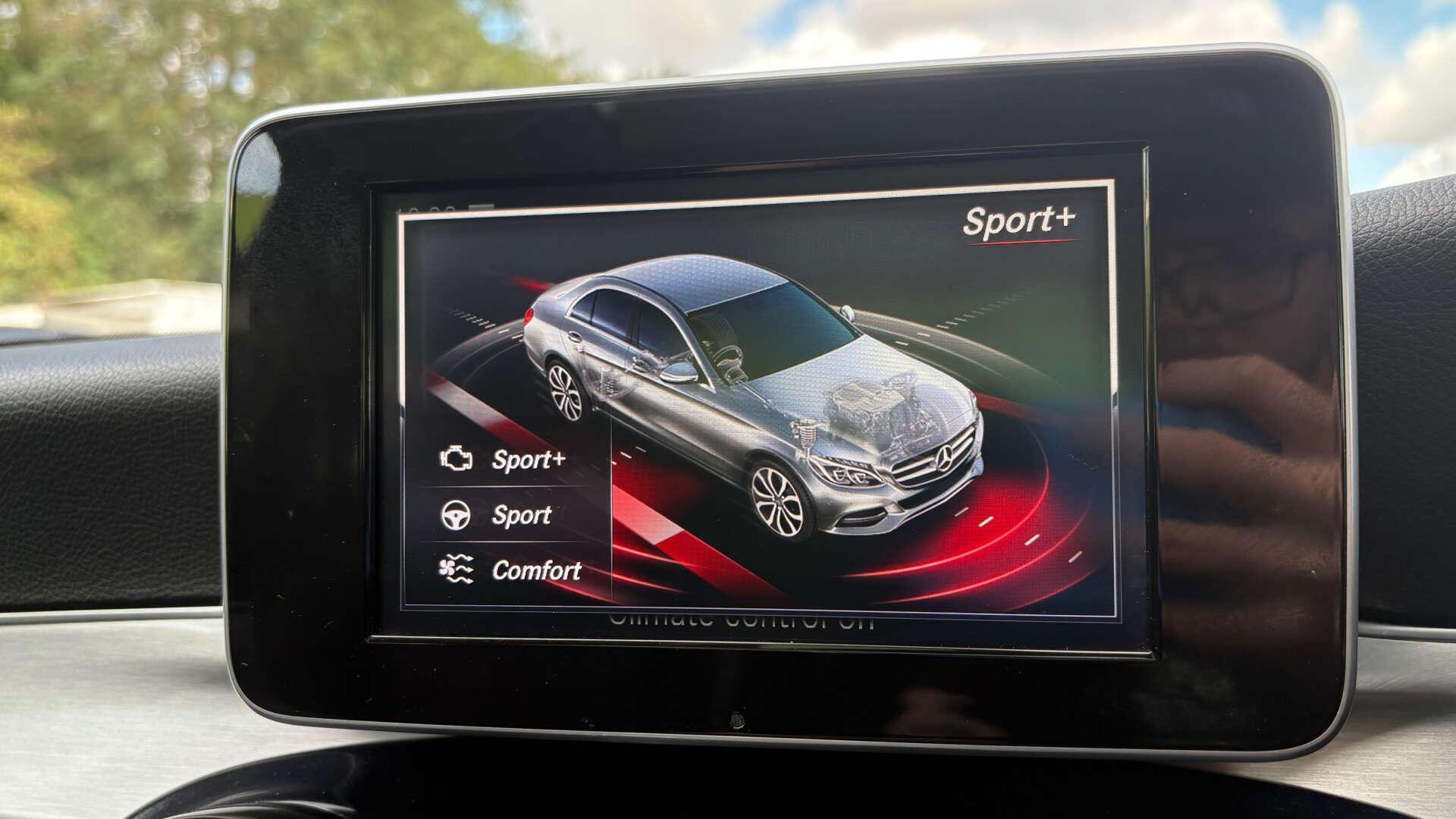 Mercedes-Benz C-Class view 36