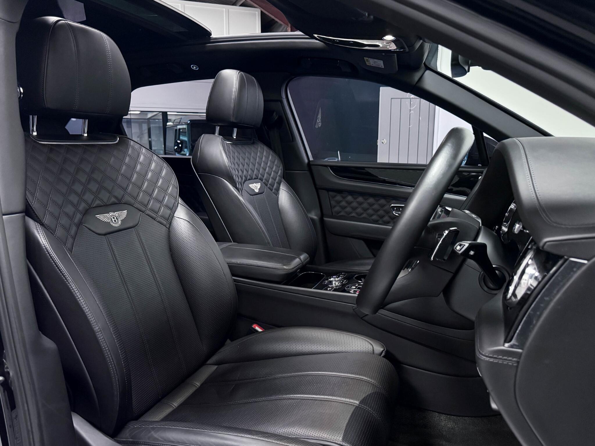 Bentley Bentayga view 41