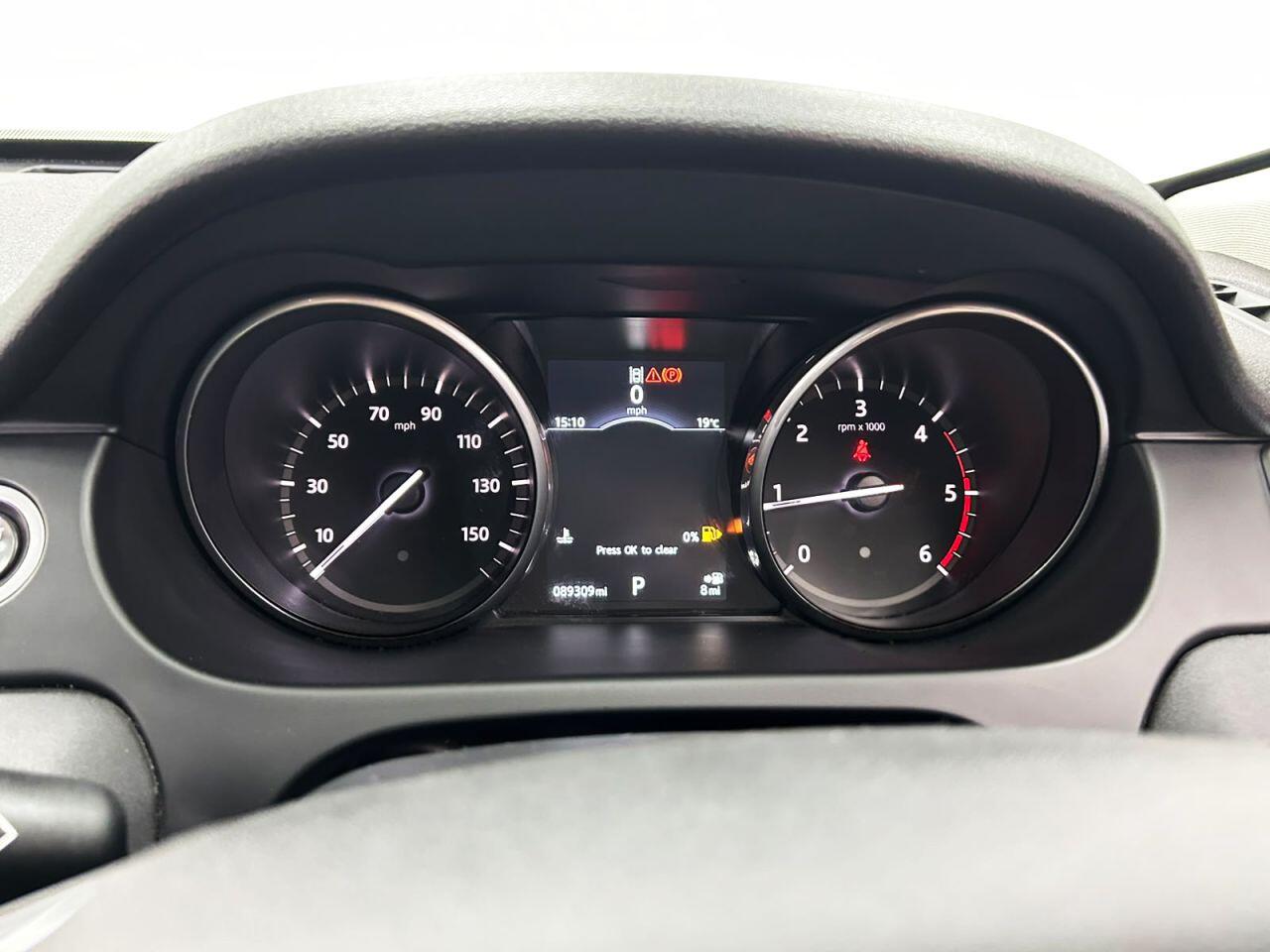 Land Rover Discovery Sport view 20