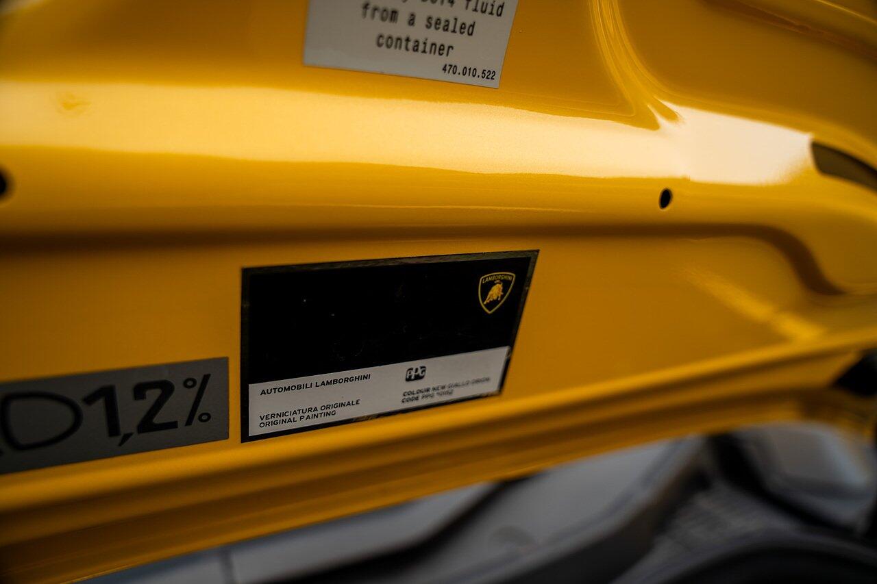 Lamborghini Aventador view 84