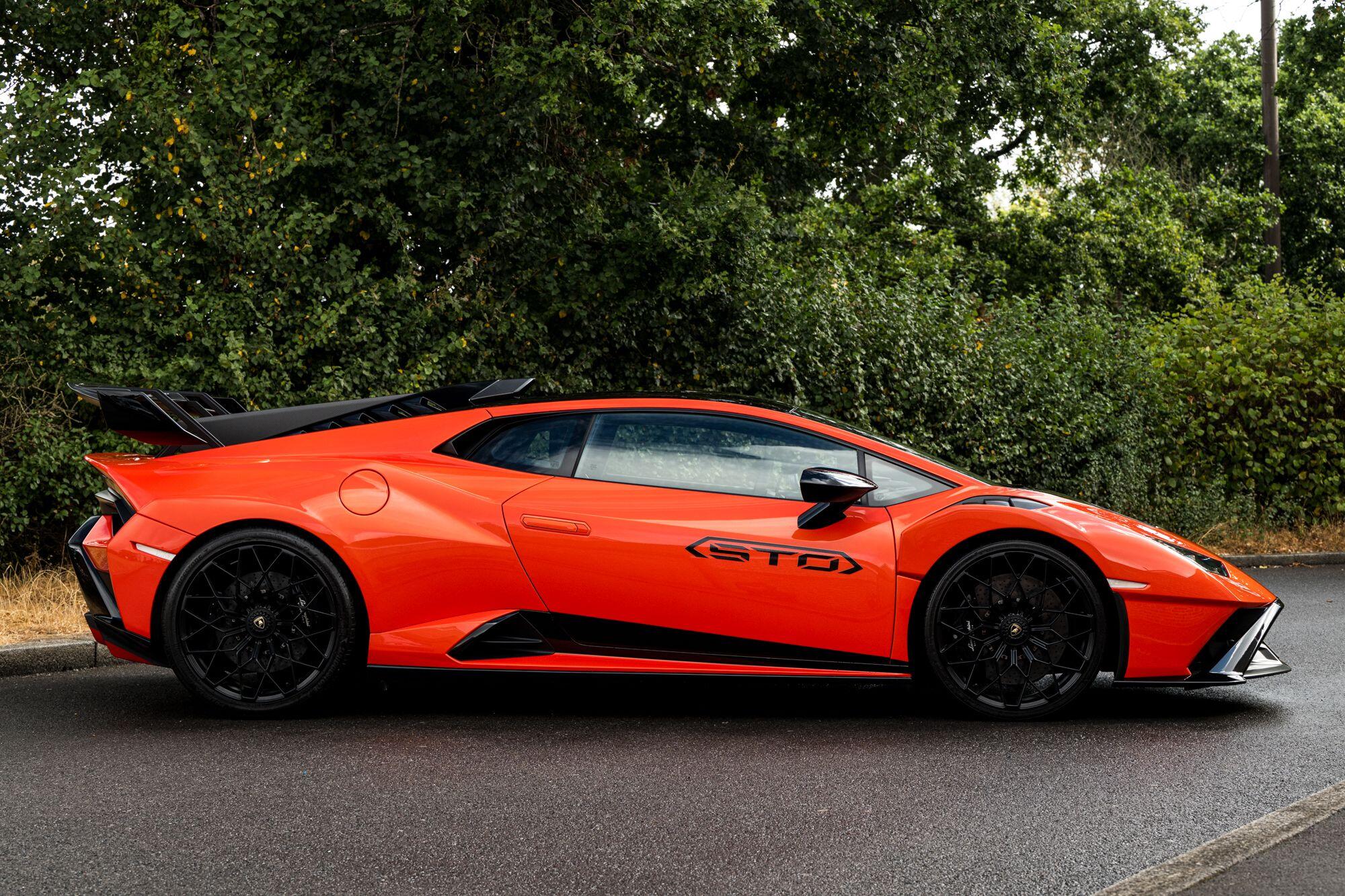 Lamborghini Huracan view 8