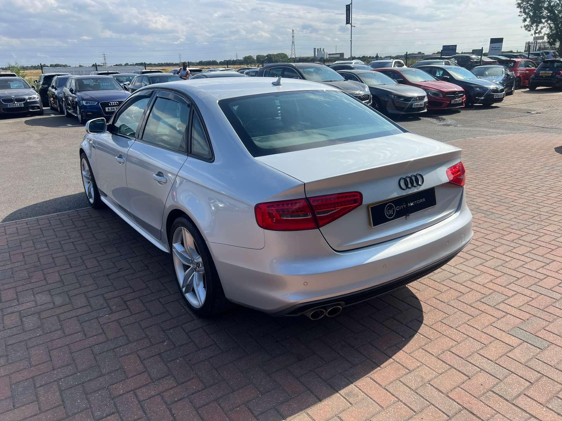 Audi A4 view 11