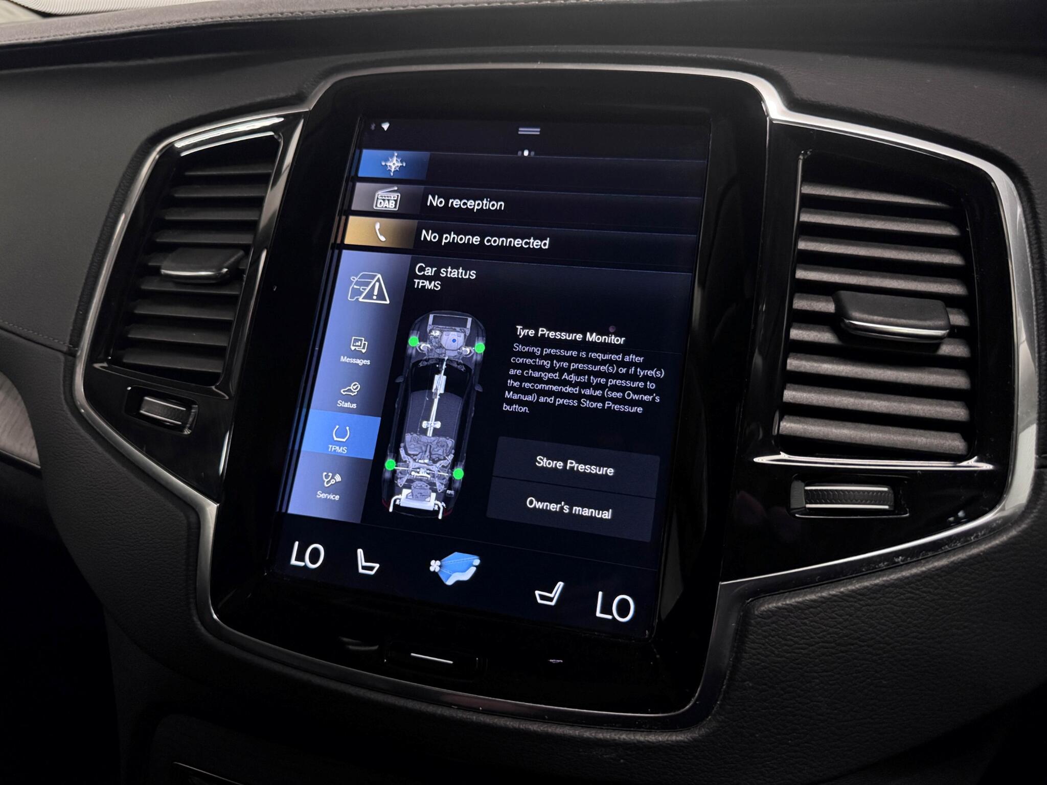 Volvo XC90 view 49