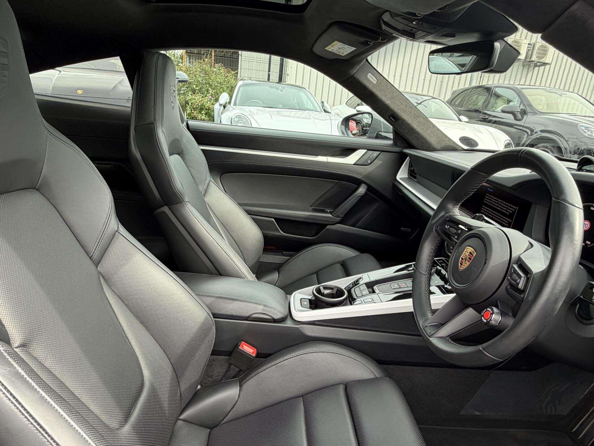 Porsche 911 view 12