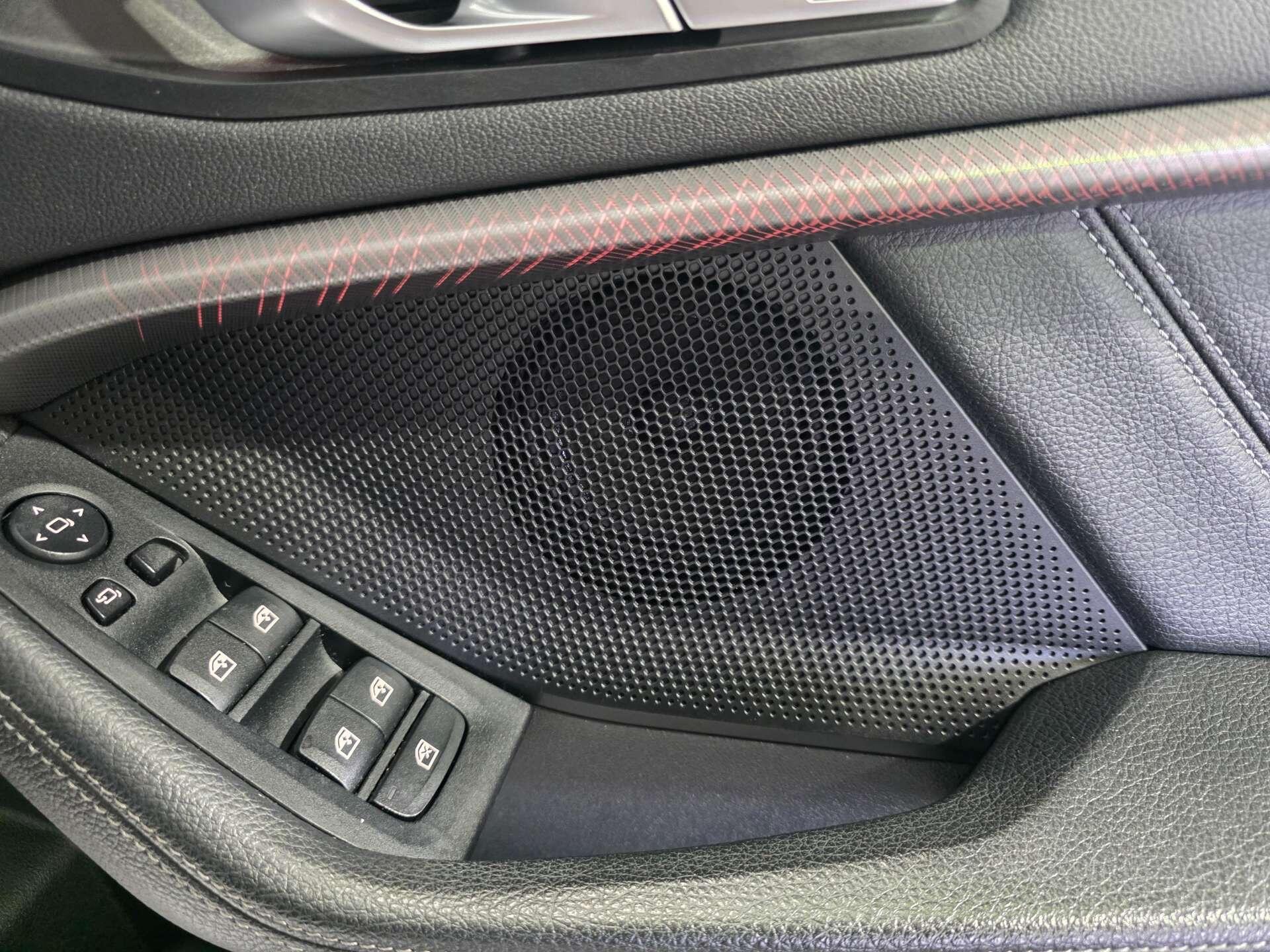 BMW 1 Series view 16