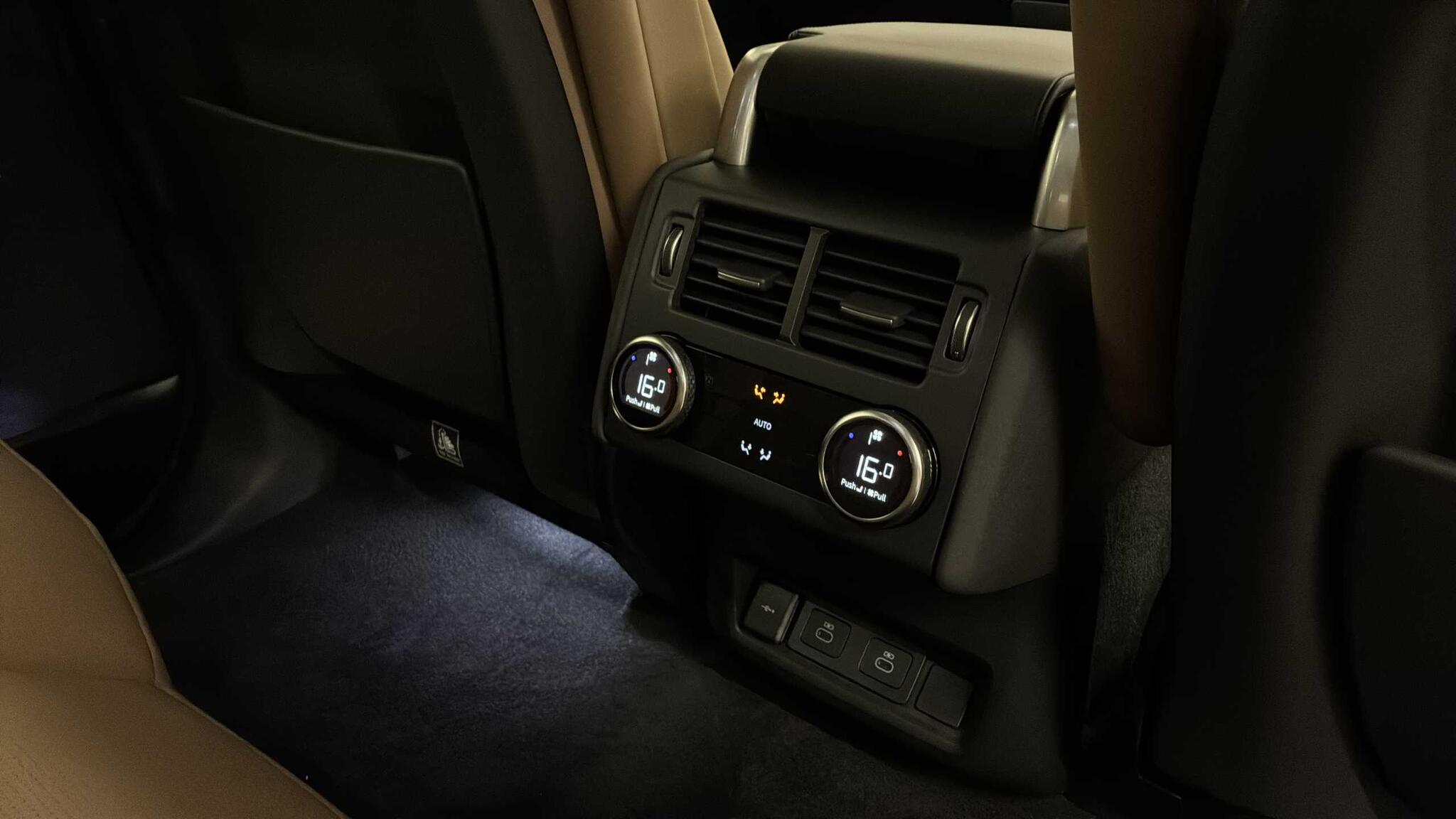Land Rover Discovery view 18