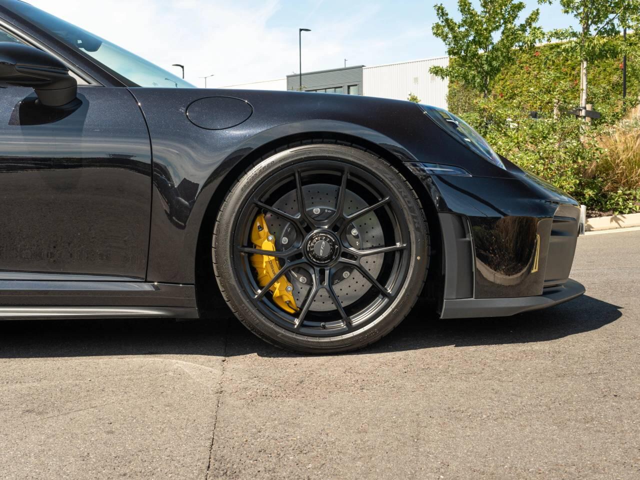 Porsche 911 view 12