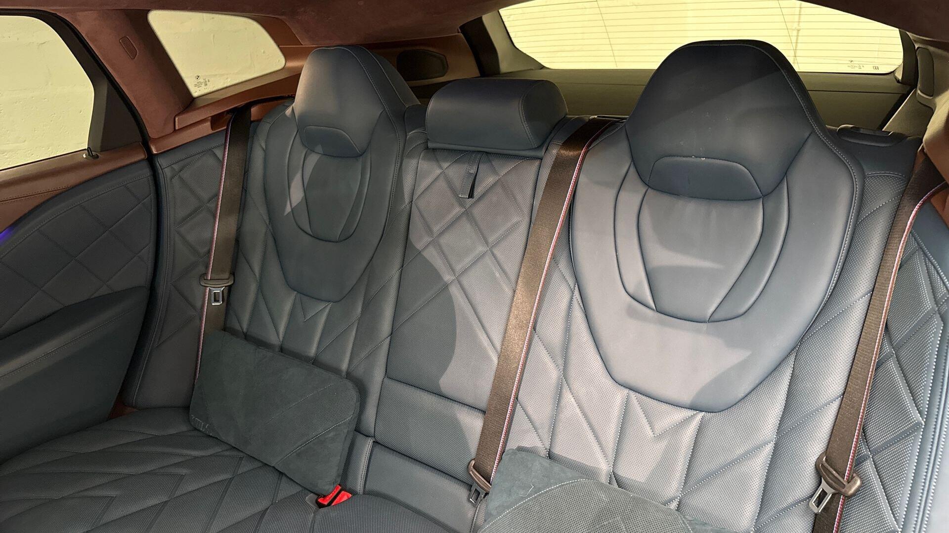 BMW XM view 12