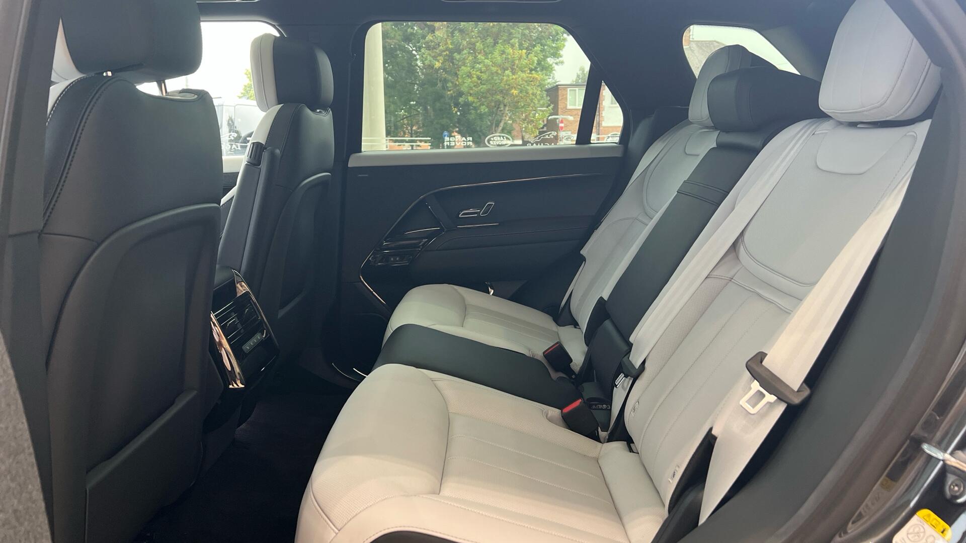 Land Rover Range Rover Sport view 14