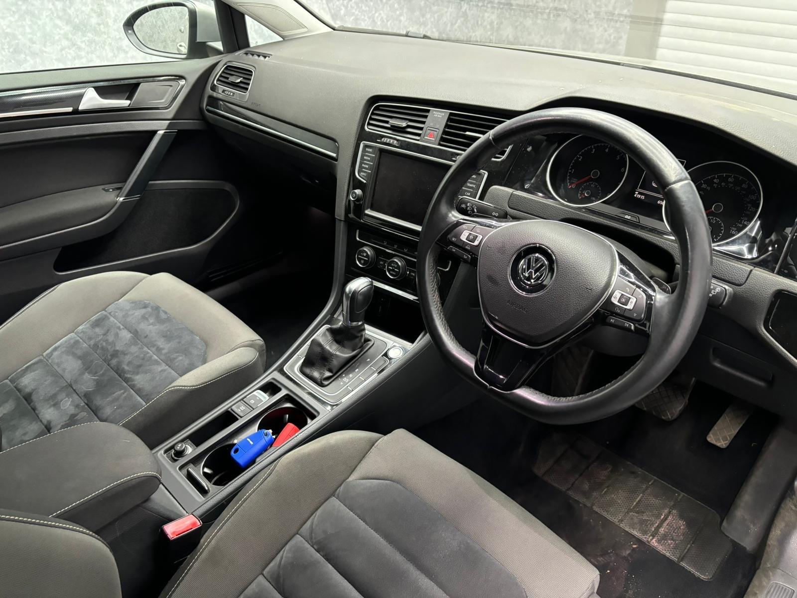 Volkswagen Golf view 3