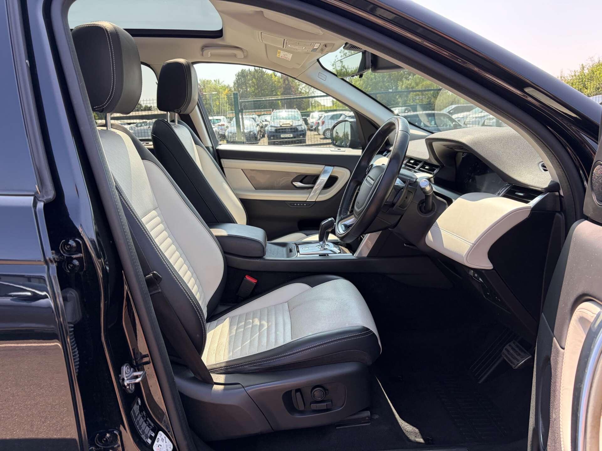 Land Rover Discovery Sport view 35