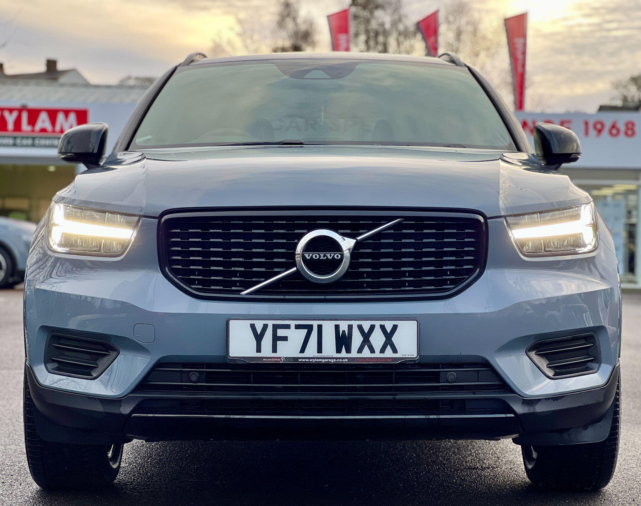 Volvo XC40 view 2