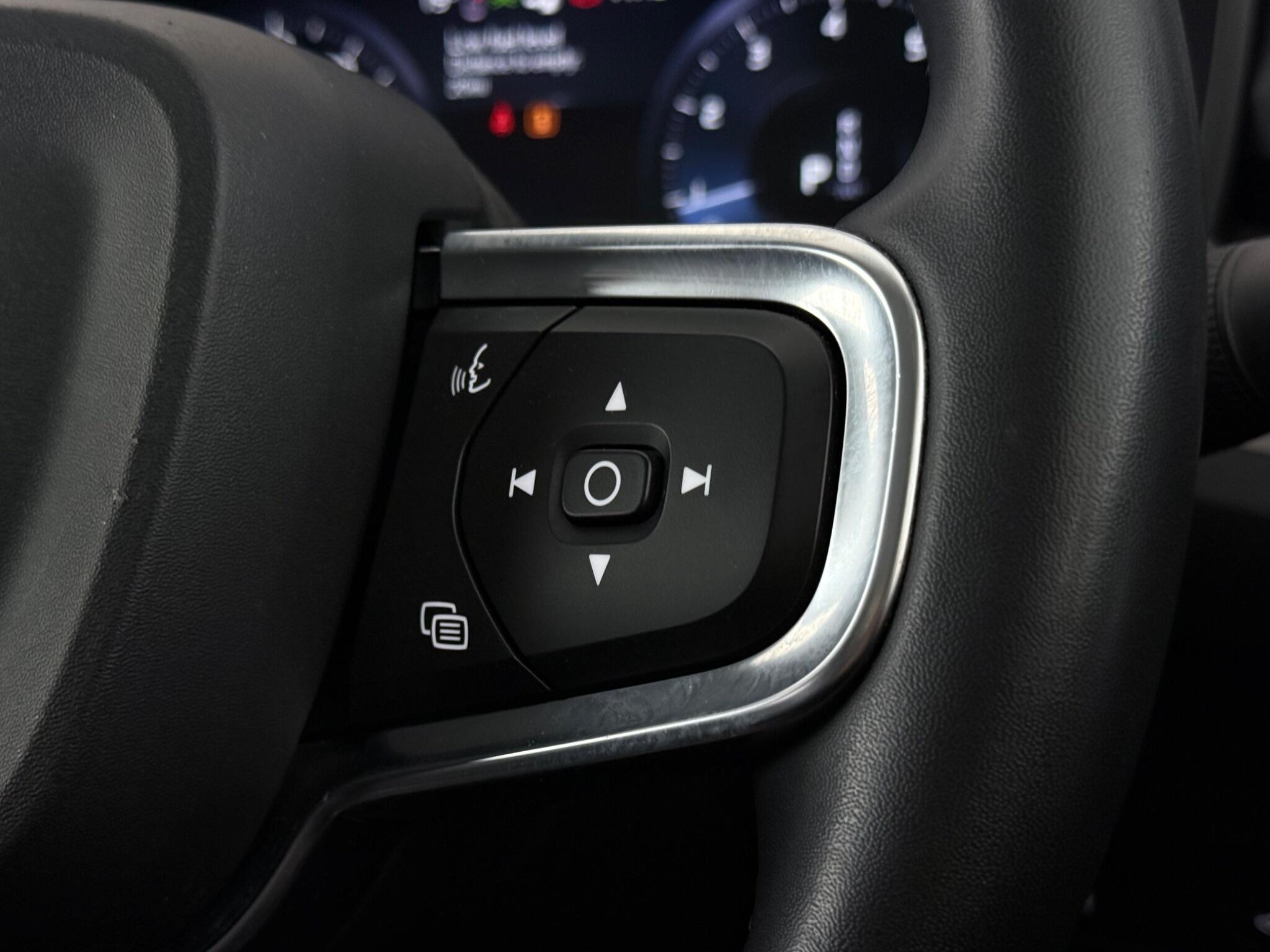 Volvo XC40 view 17