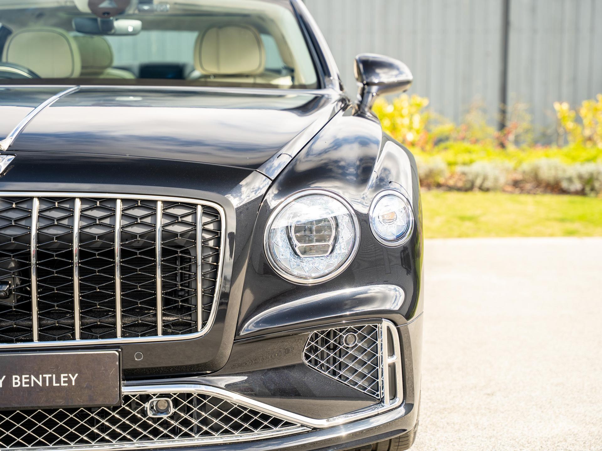 Bentley Flying Spur view 49