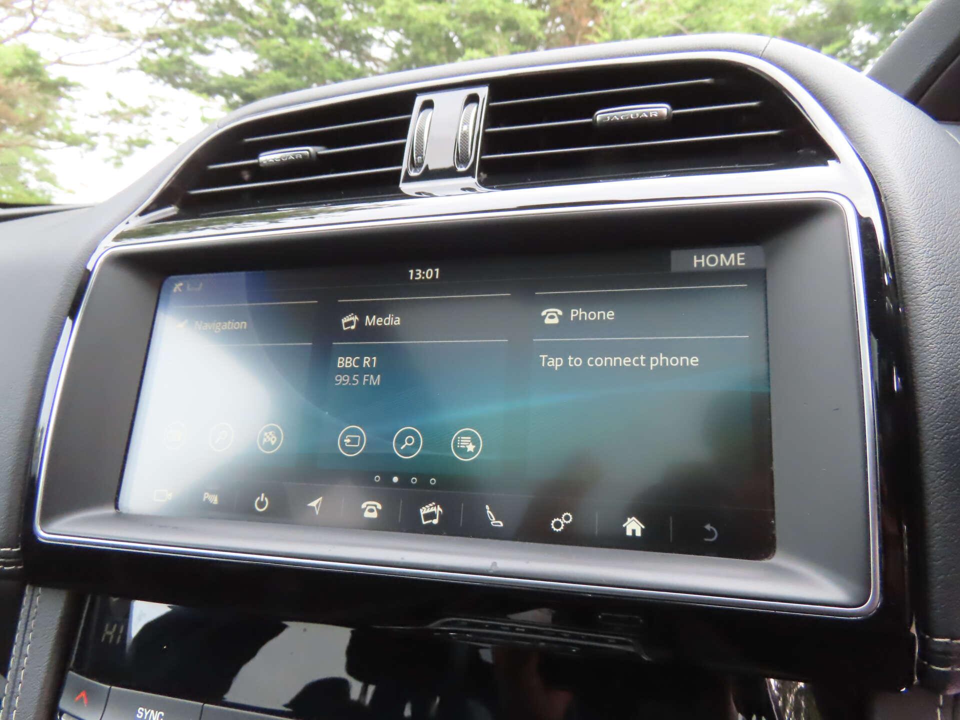 Jaguar F-Pace view 10
