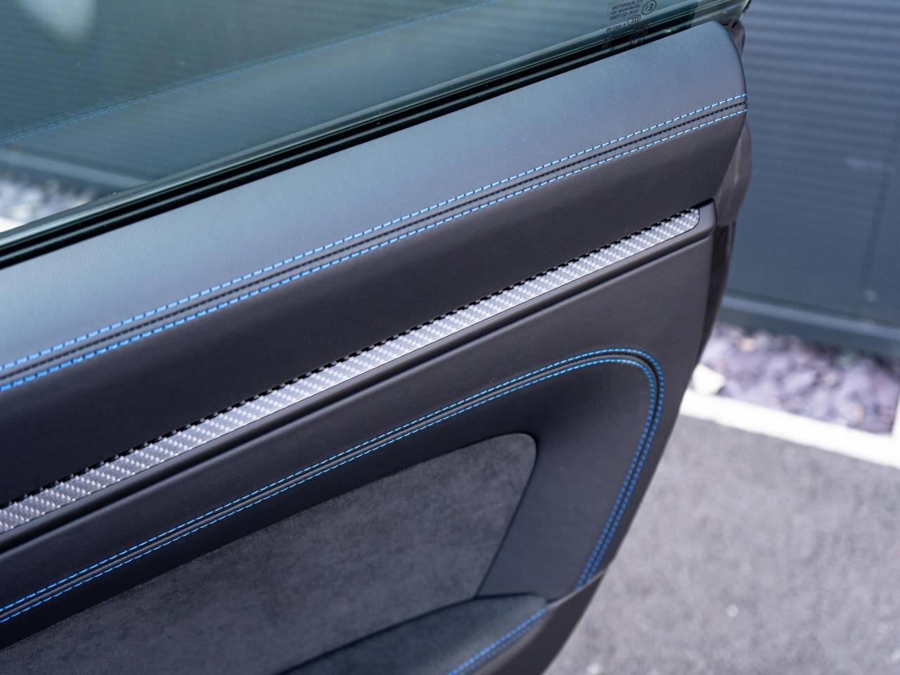 Porsche 911 view 39