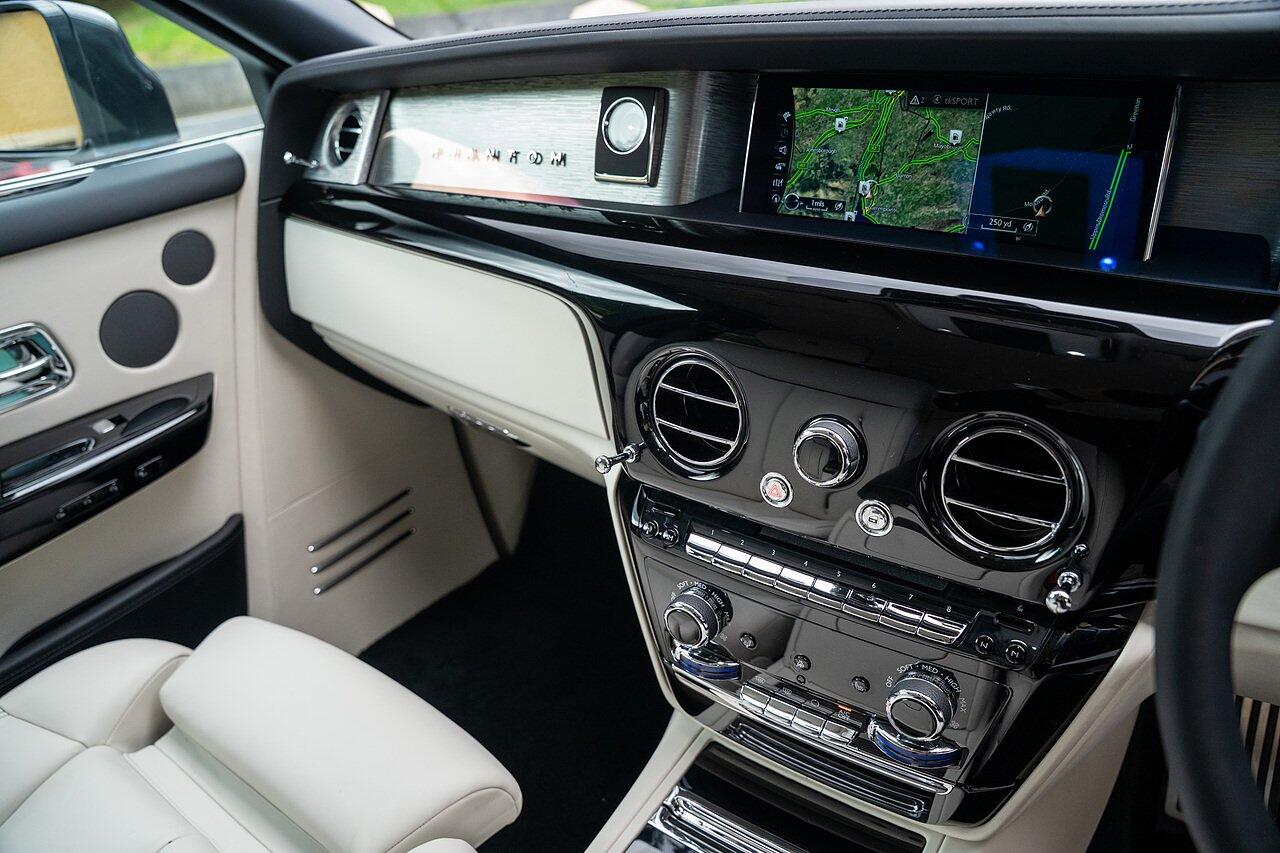 Rolls-Royce Phantom view 44