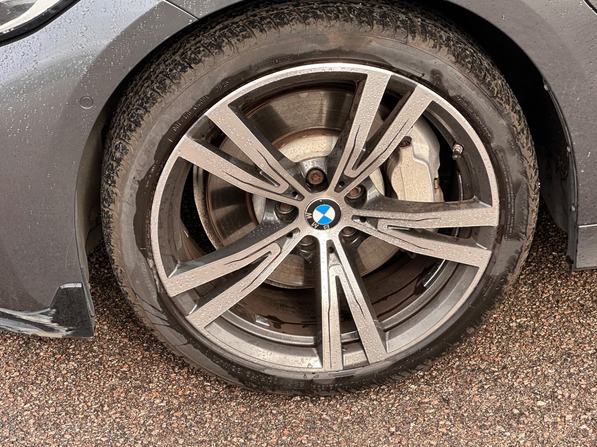 BMW 3 Series view 9