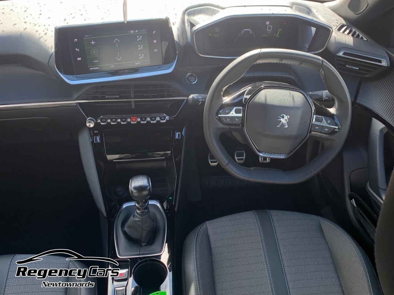 Peugeot 2008 view 11
