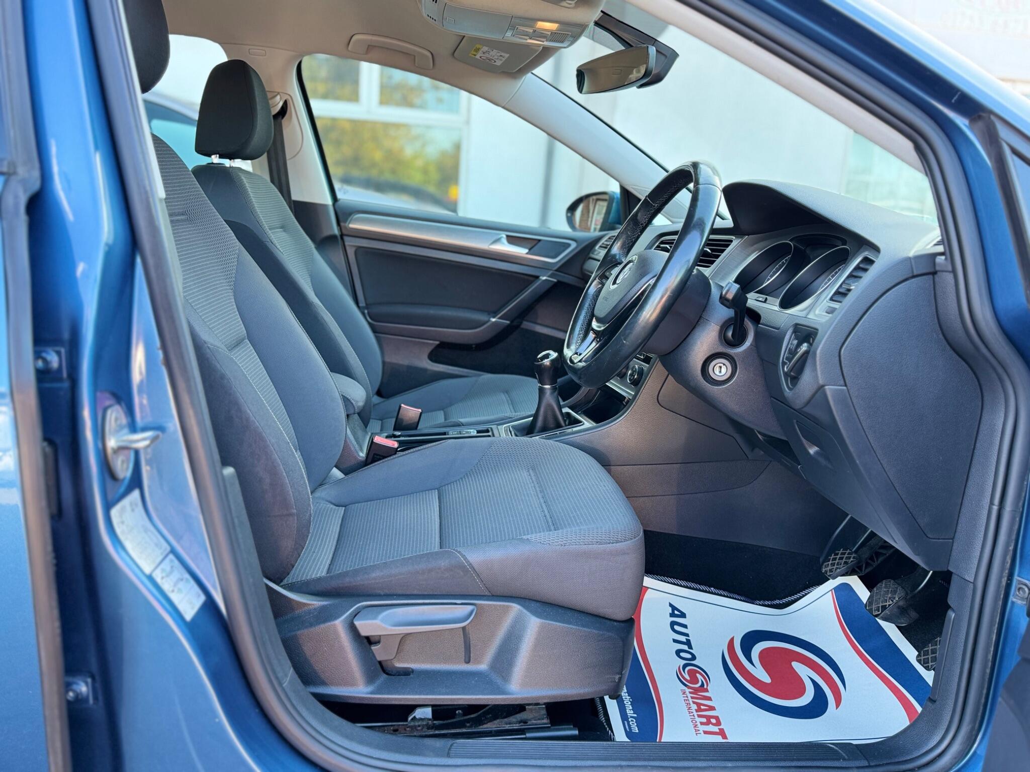 Volkswagen Golf view 13