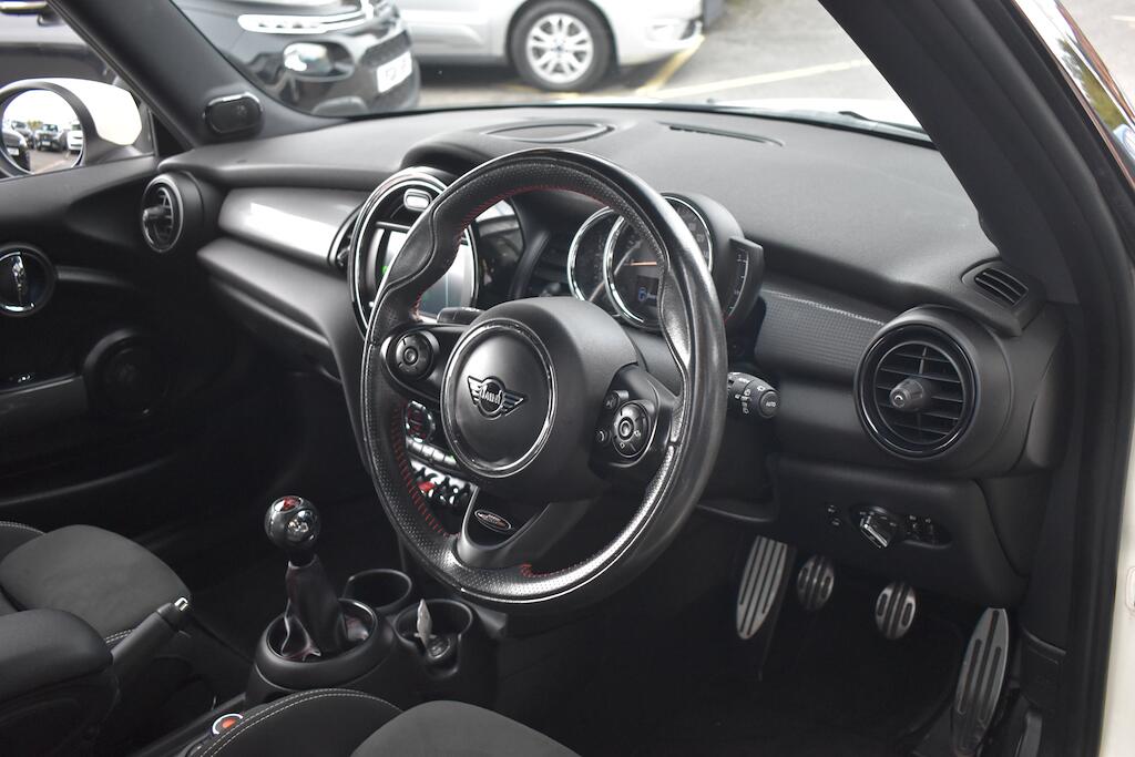 Mini Cooper view 26