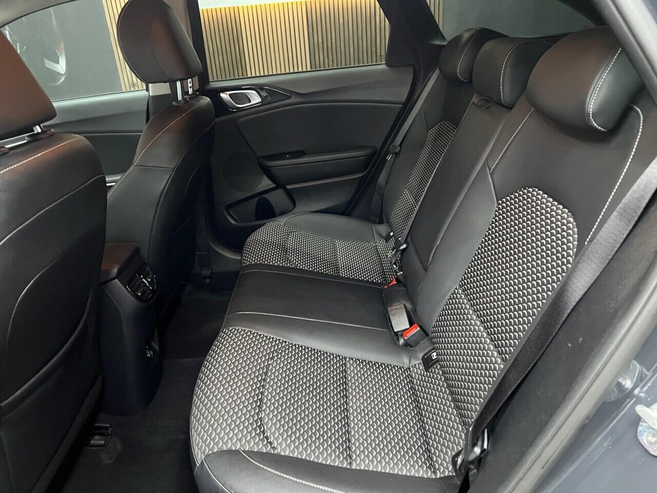 Kia Ceed view 44