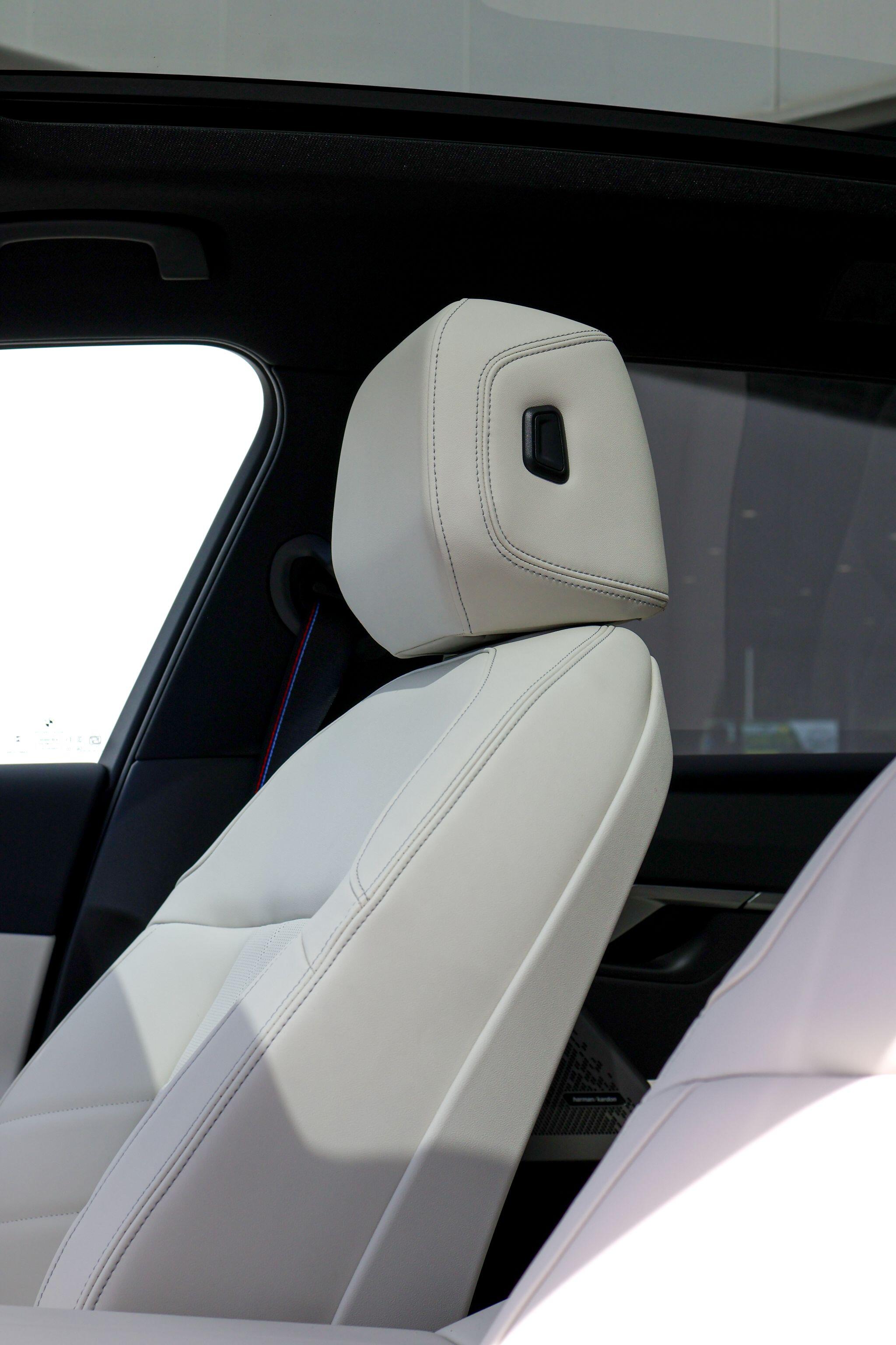 BMW 5 Series view 25