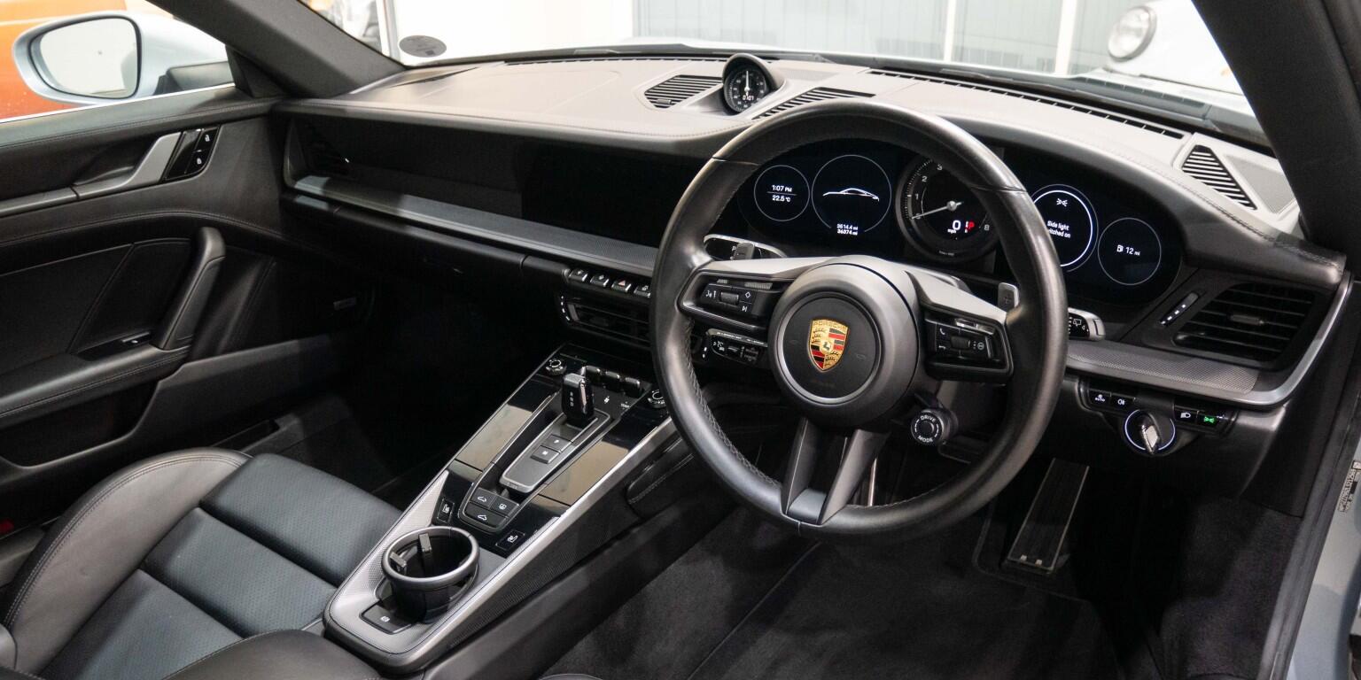 Porsche 911 view 13