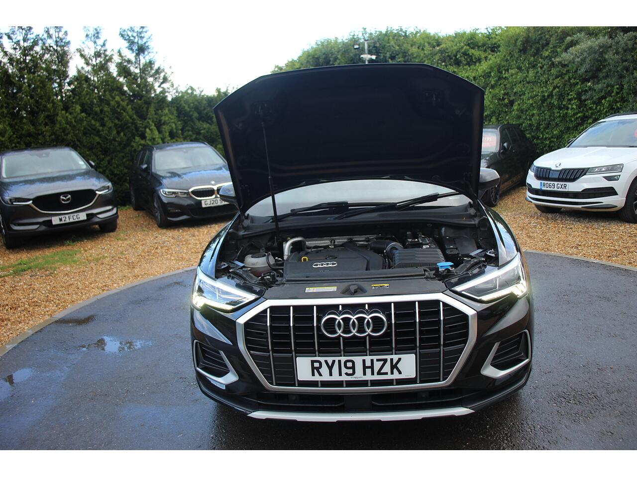 Audi Q3 view 36