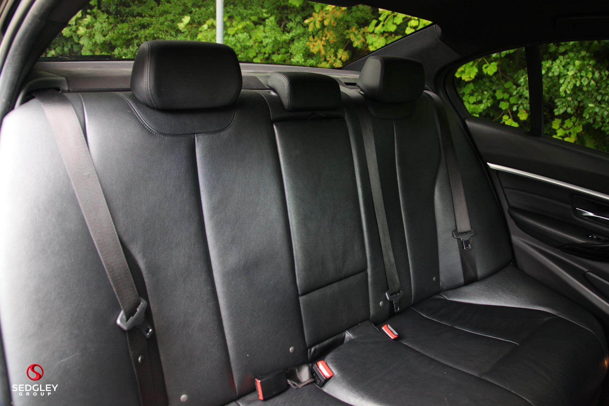 BMW 3 Series view 19