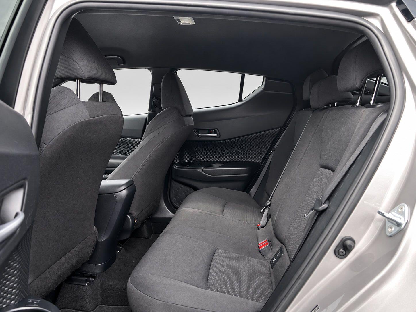 Toyota C-HR view 32